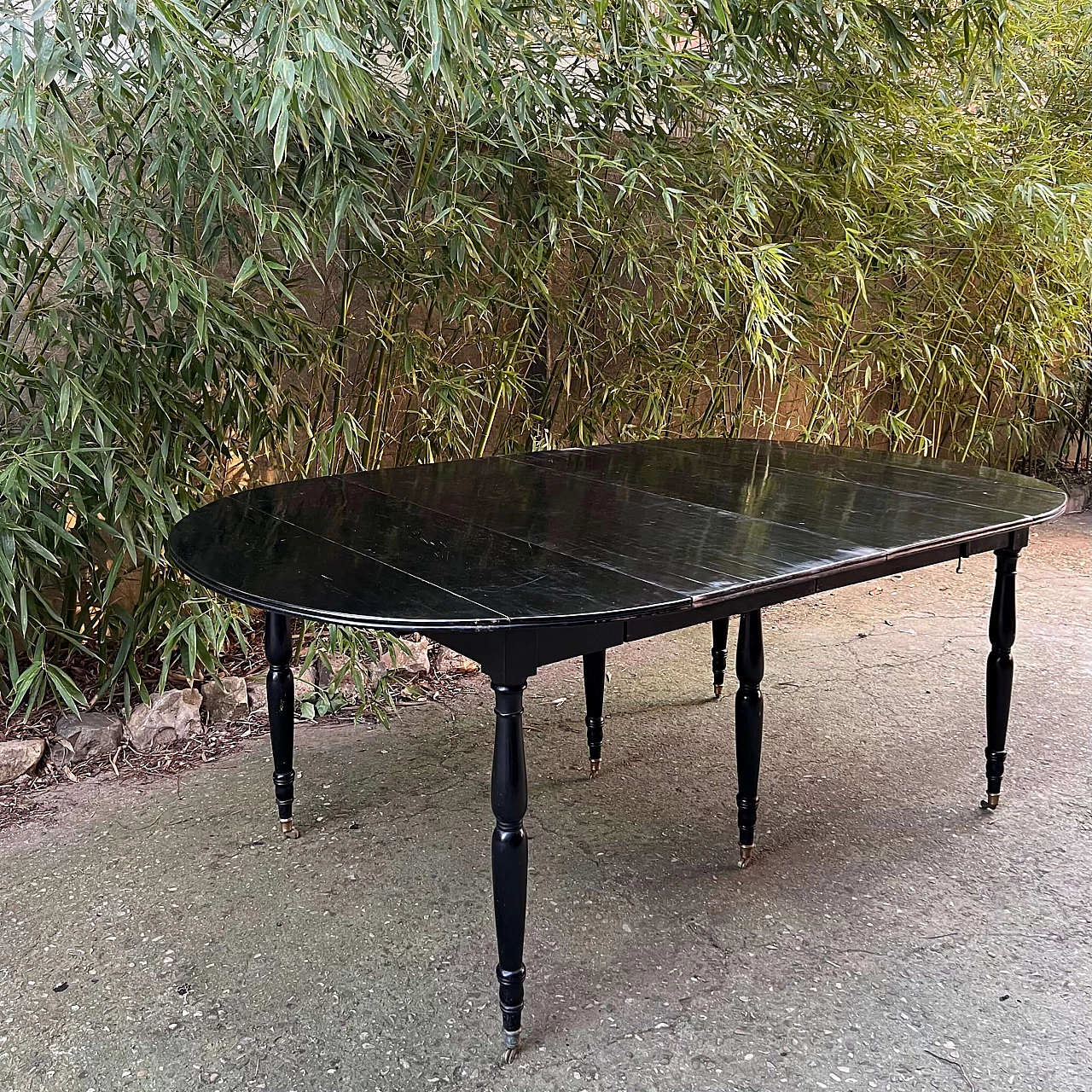 Ebonised mahogany extending table, 19th century 1469173