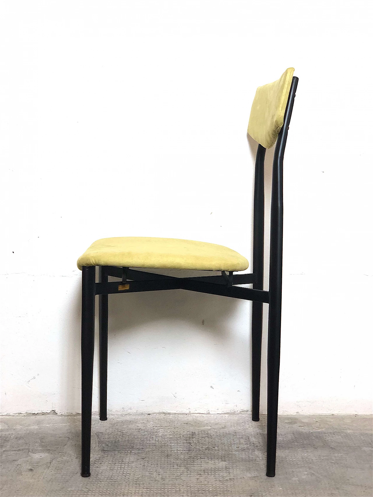6 Metal and yellow microfibre chairs, 1960s 1479251