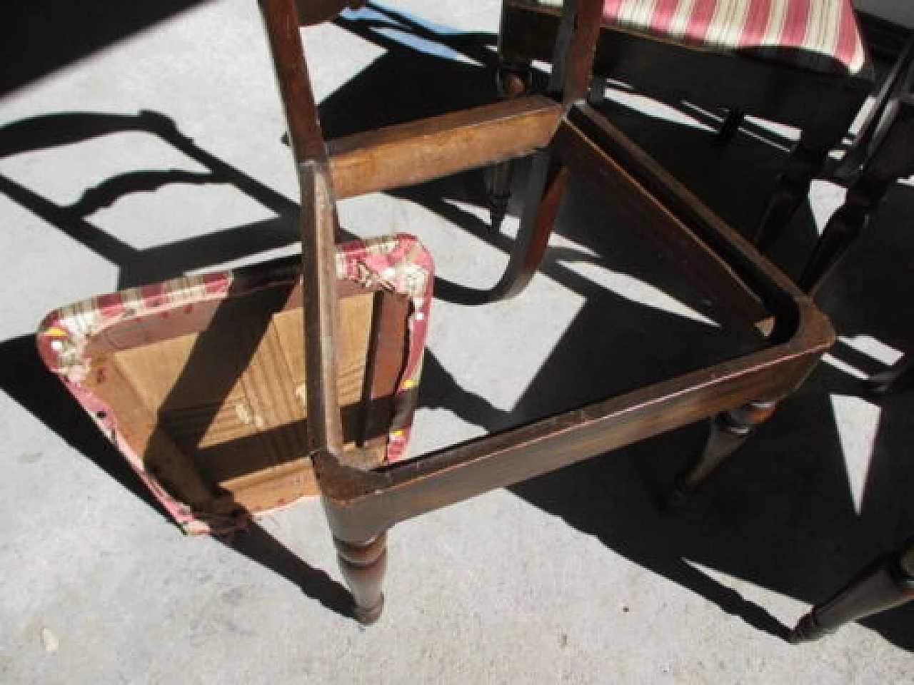 6 Charles X chairs in walnut and sycamore, mid 19th century 6