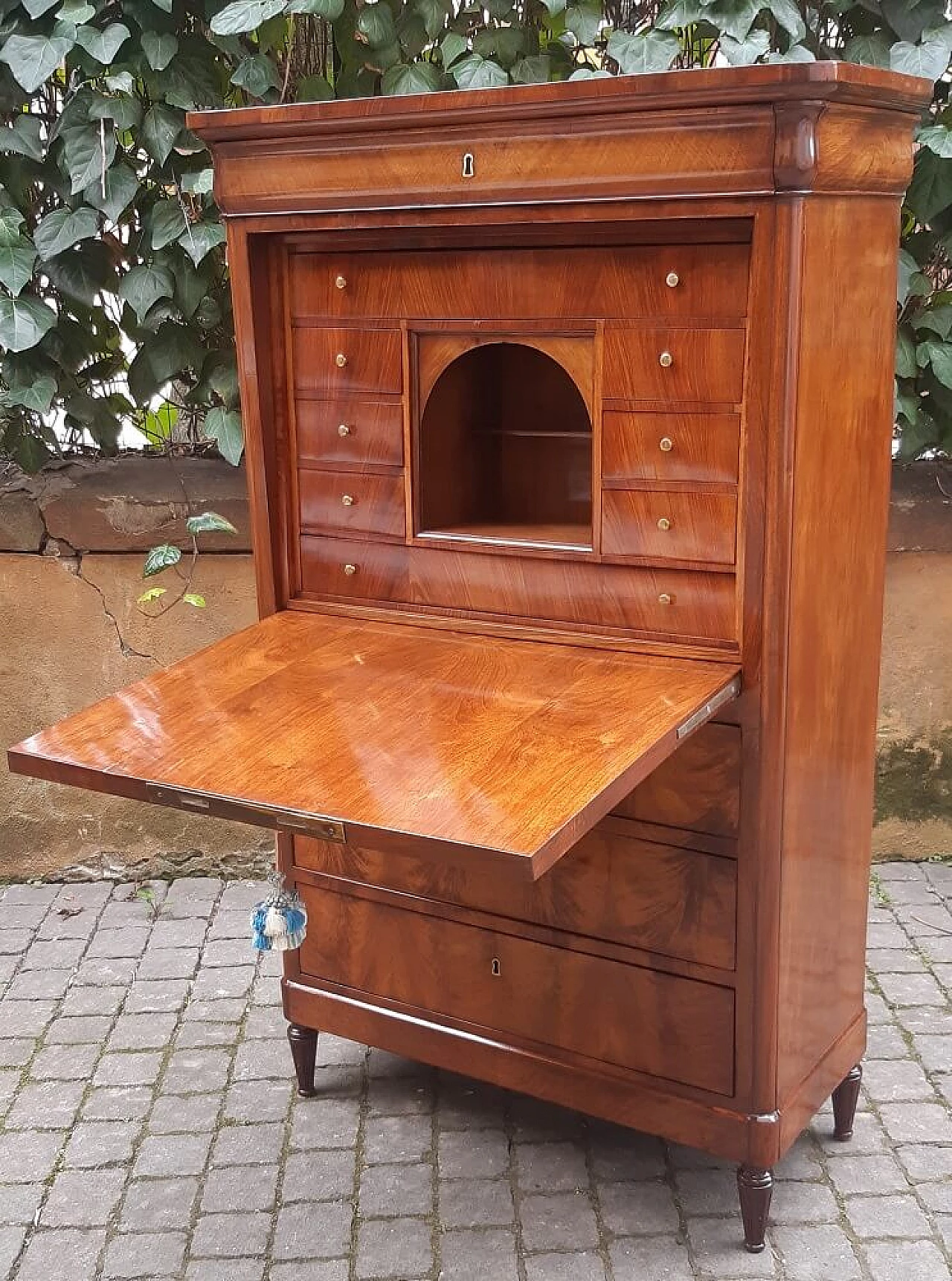 Louis-Philippe style walnut veneer secretaire with flap, 19th century 4