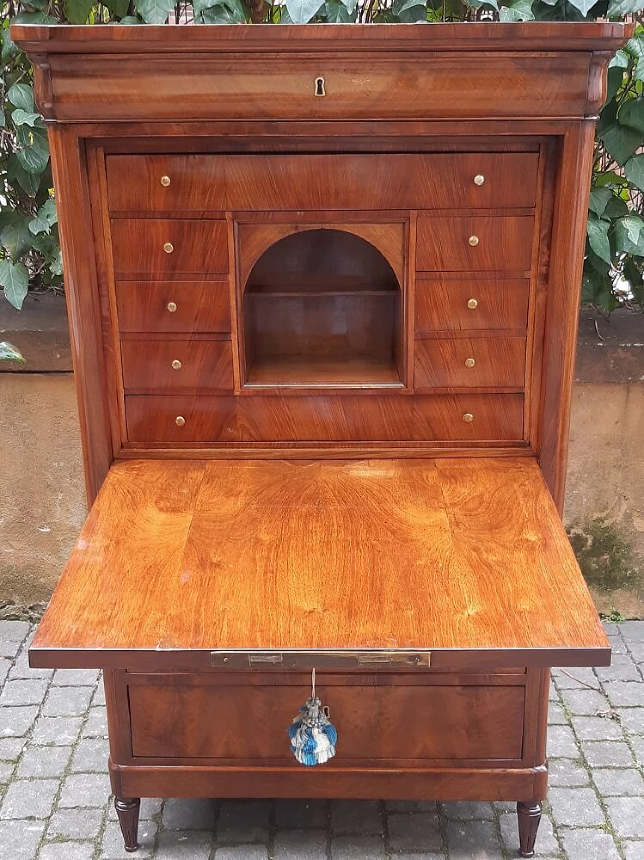 Louis-Philippe style walnut veneer secretaire with flap, 19th century 7