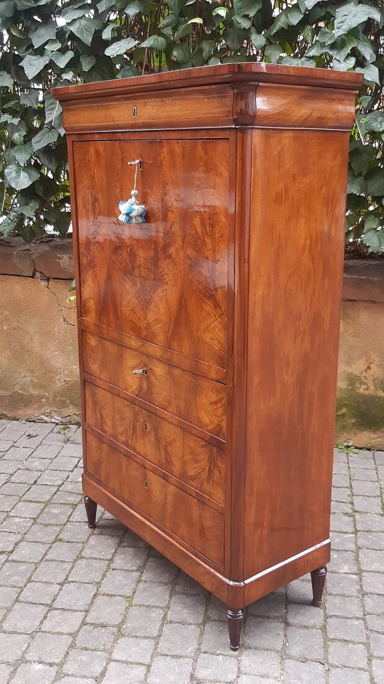 Louis-Philippe style walnut veneer secretaire with flap, 19th century 8