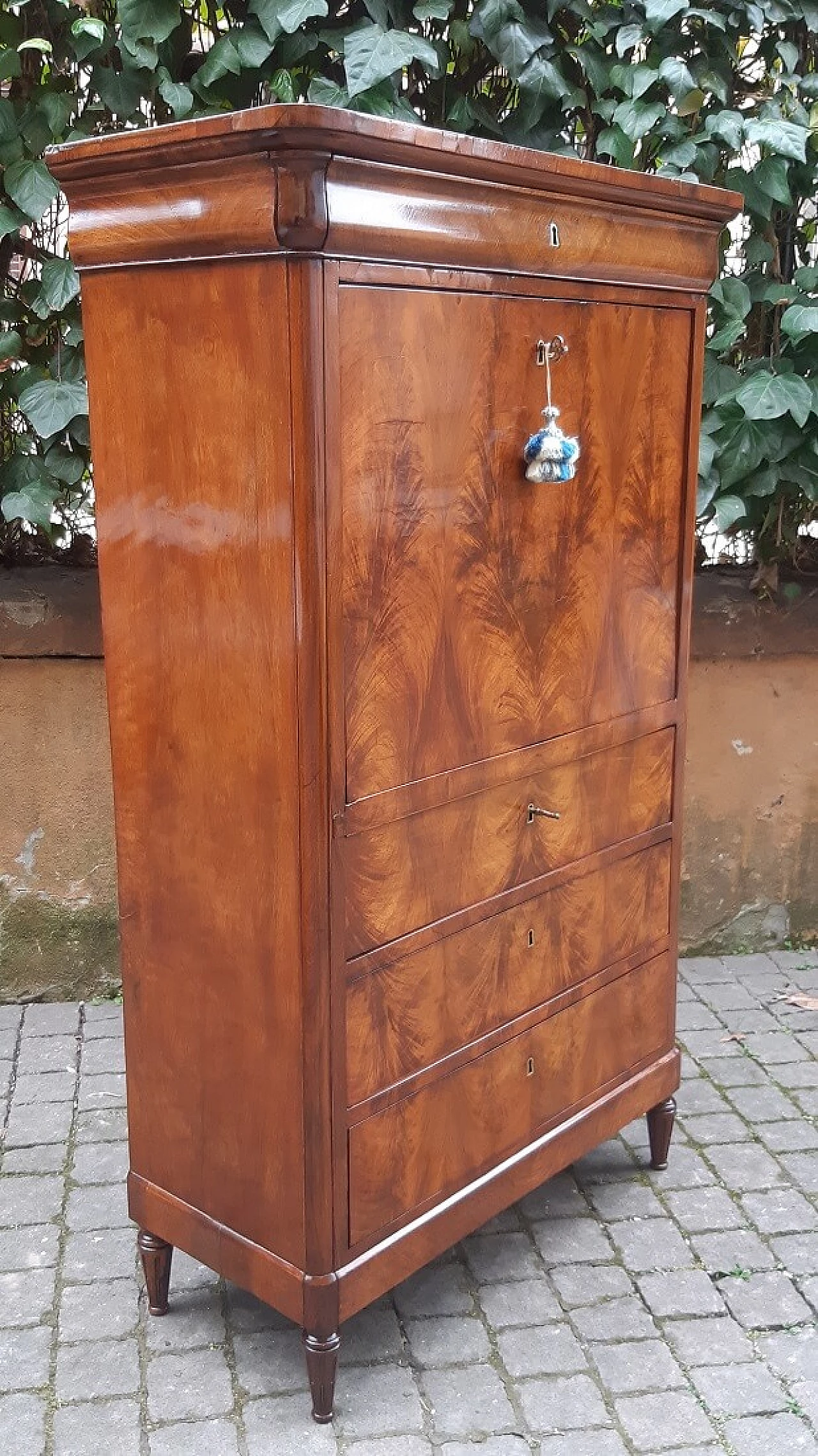 Louis-Philippe style walnut veneer secretaire with flap, 19th century 12