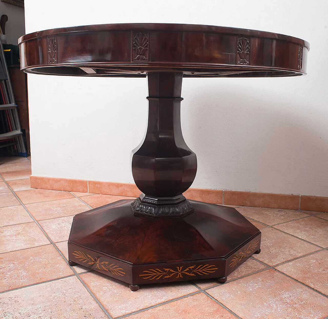 Smith coffee table in mahogany feather with maple inlay, 19th century 3