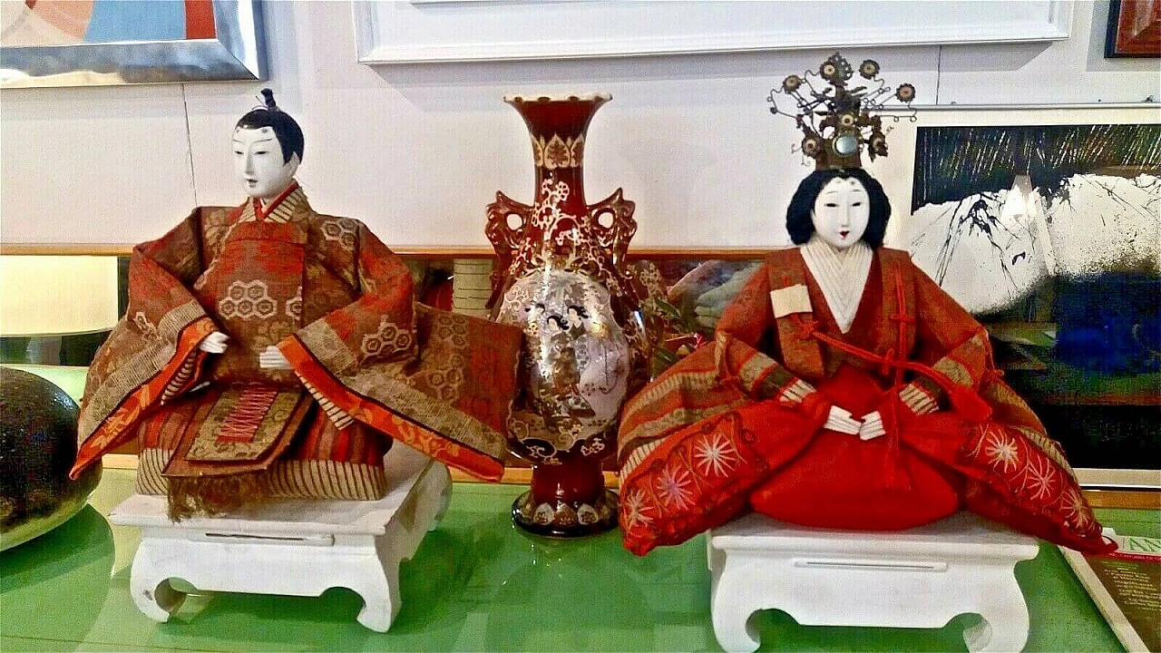 Pair of Japanese dolls of Emperor and Empress Hina Ningyo, late 19th century 9