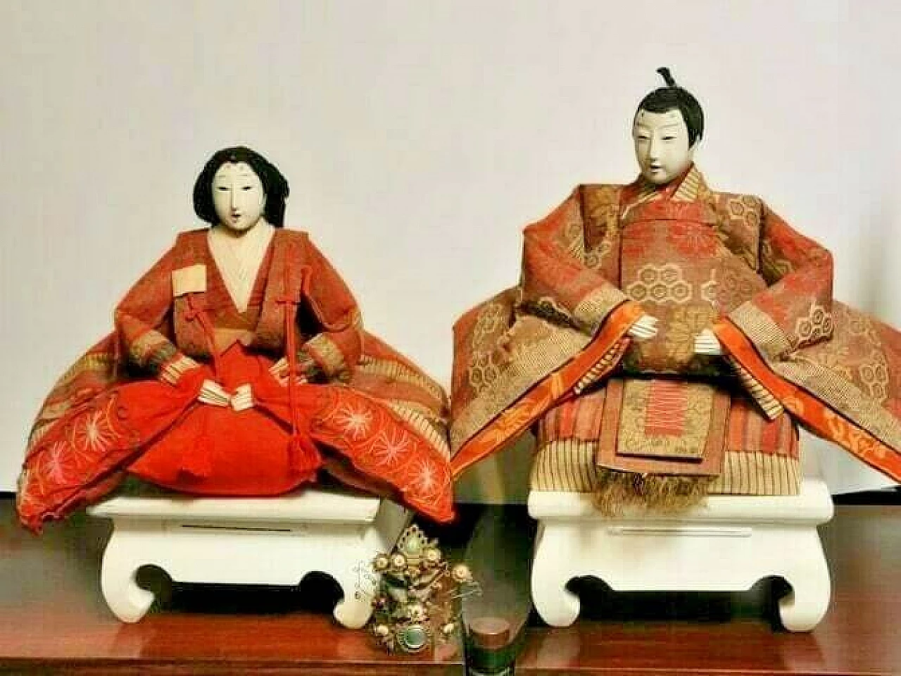 Pair of Japanese dolls of Emperor and Empress Hina Ningyo, late 19th century 10