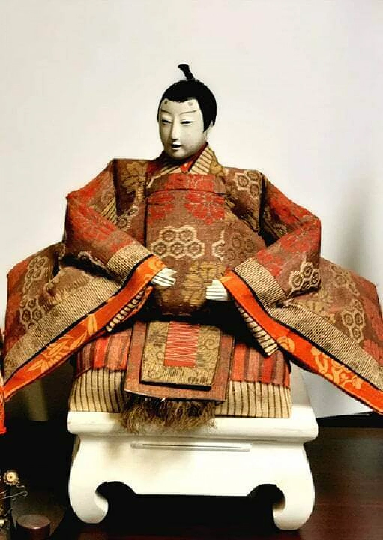 Pair of Japanese dolls of Emperor and Empress Hina Ningyo, late 19th century 12