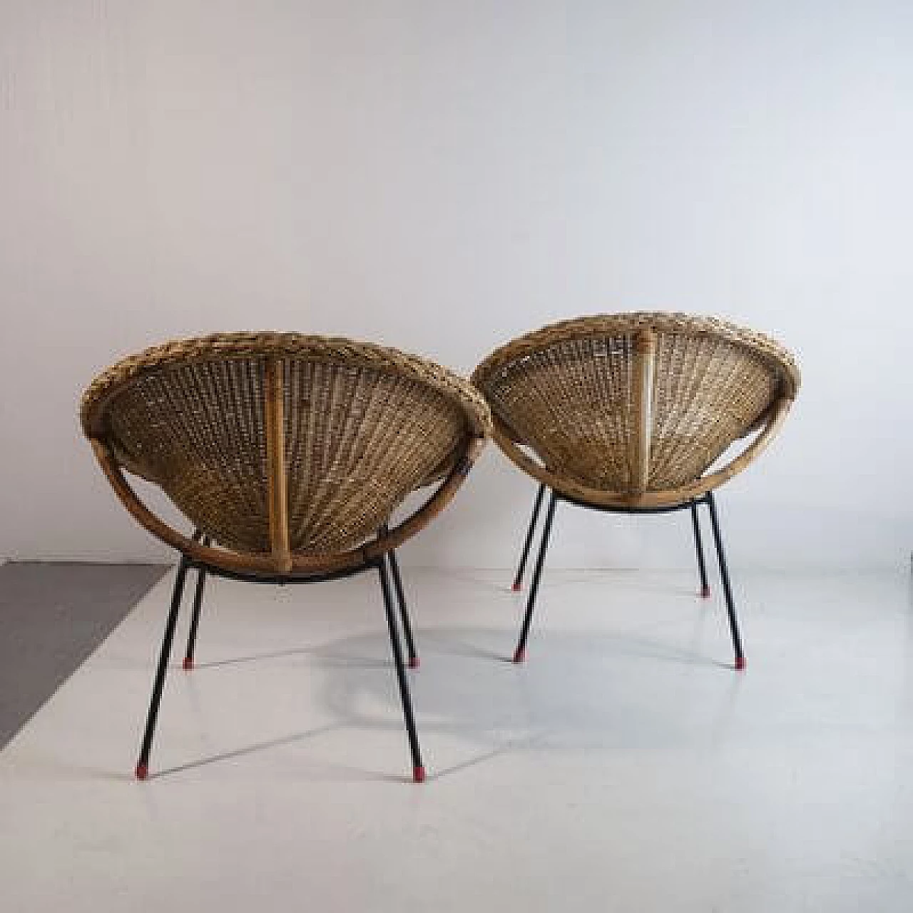 Pair of wicker Egg chairs, 1950s 4