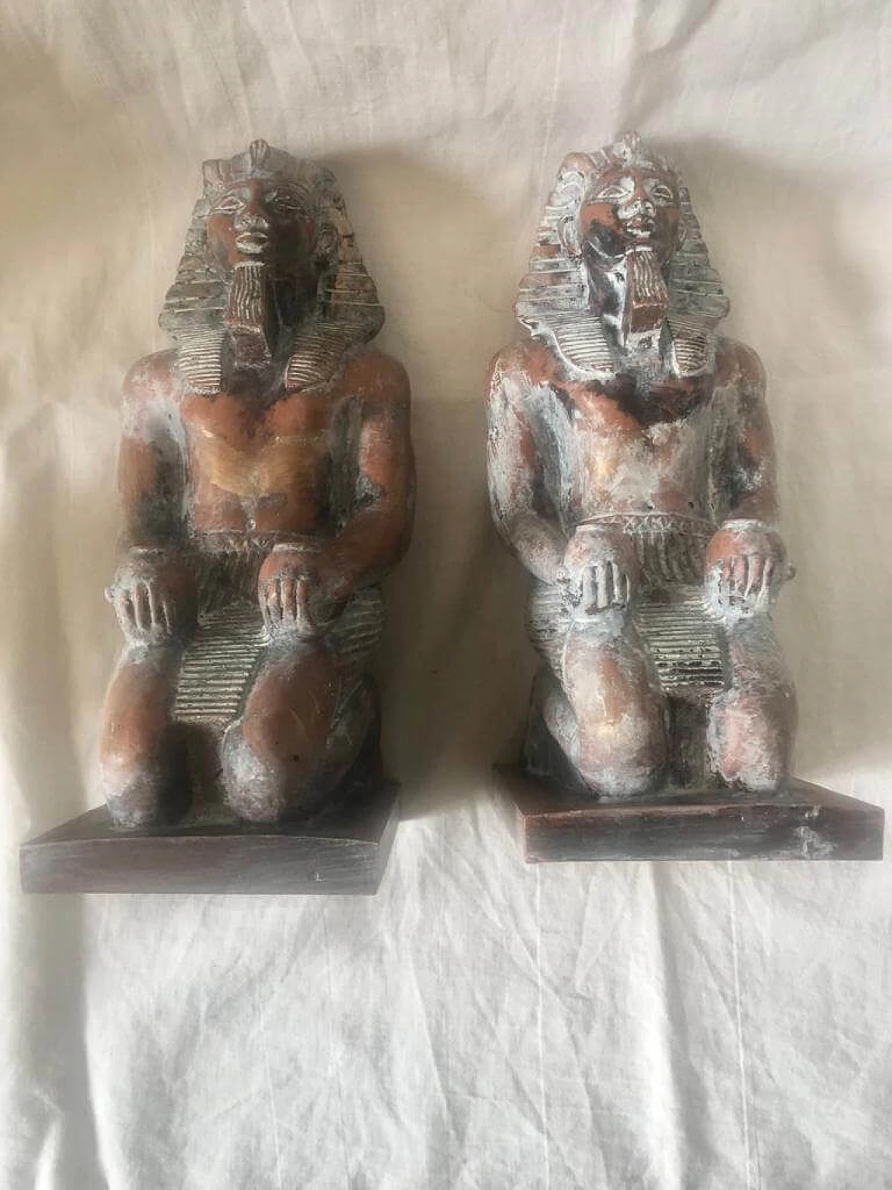 Pair of hand-carved Art Deco' sculptures of Egyptian Pharaohs in wood, 40s 4