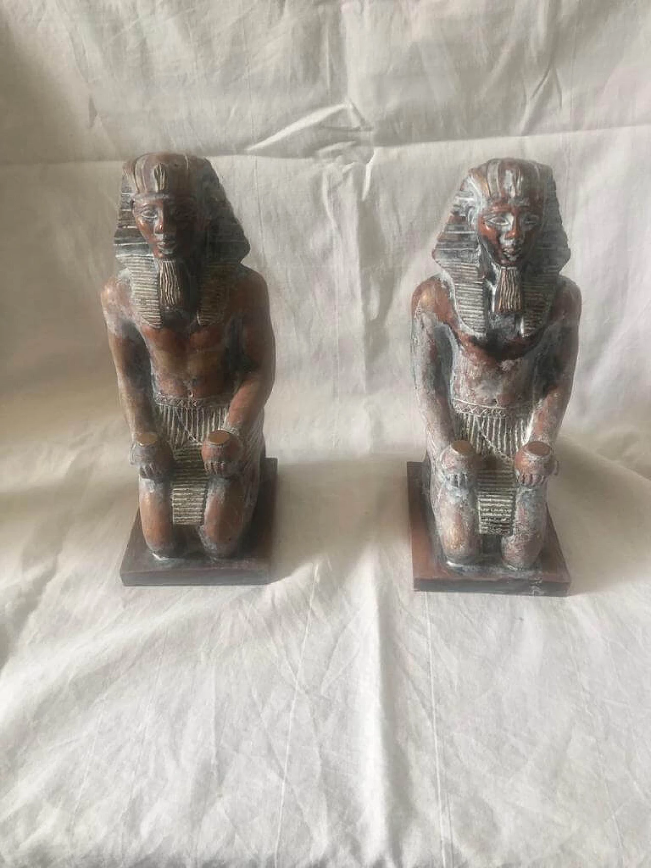 Pair of hand-carved Art Deco' sculptures of Egyptian Pharaohs in wood, 40s 6