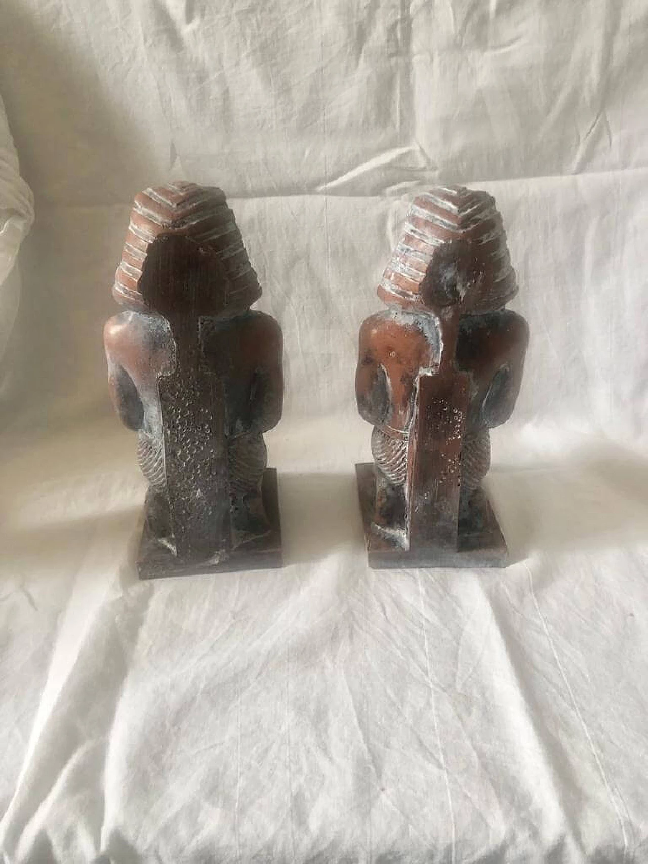 Pair of hand-carved Art Deco' sculptures of Egyptian Pharaohs in wood, 40s 10