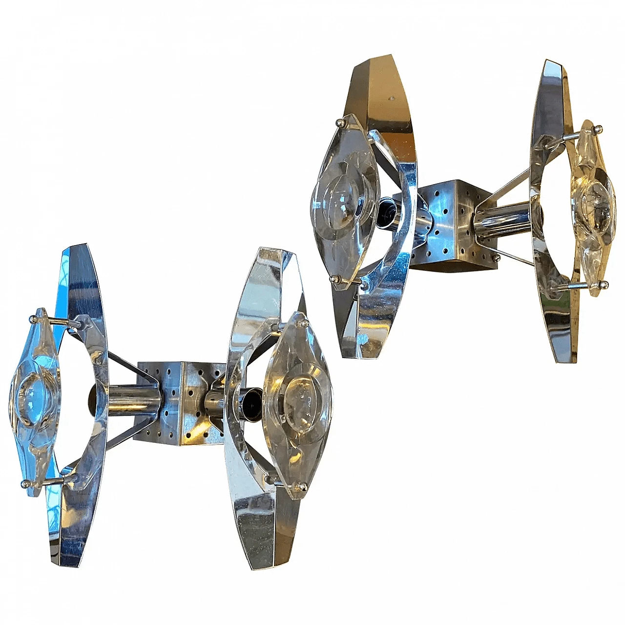 Pair of Space Age wall sconces in chromed steel and optical glass by Oscar Torlasco, 70s 1