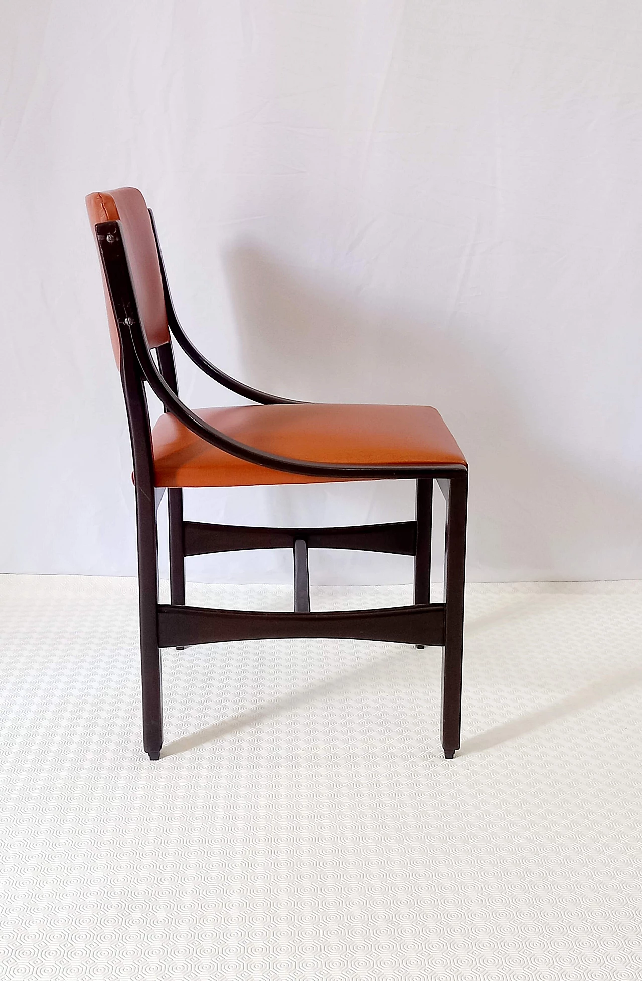 6 Orange and rosewood leather dining chairs, 1970s 21