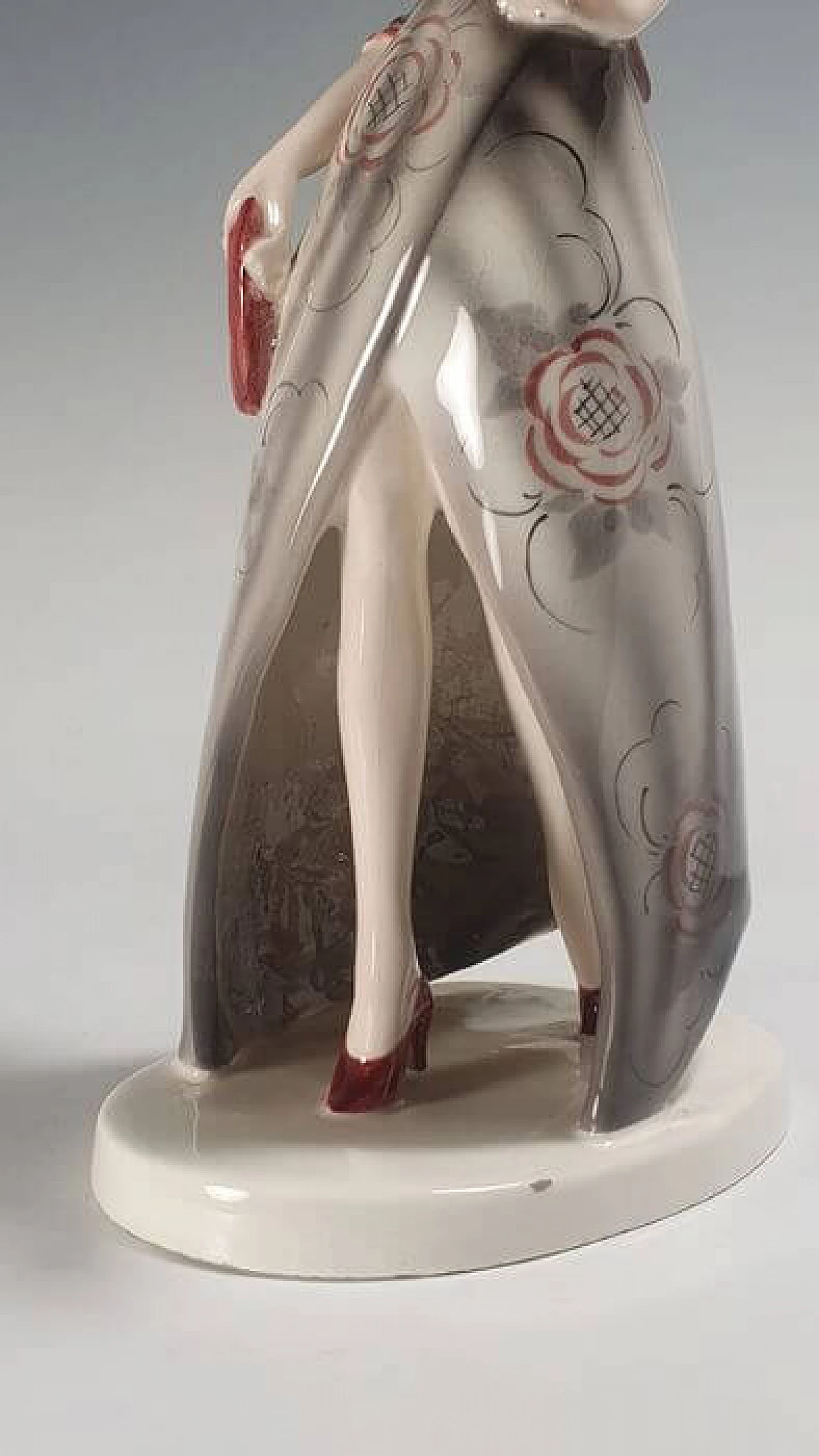 Ceramic sculpture depicting a woman by Goldscheider, 1930s 5