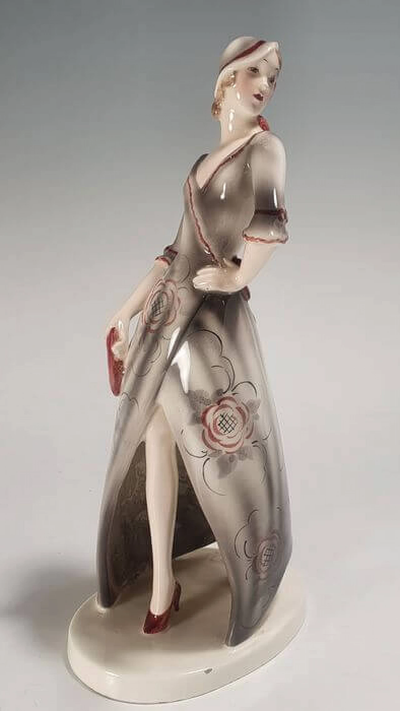 Ceramic sculpture depicting a woman by Goldscheider, 1930s 11