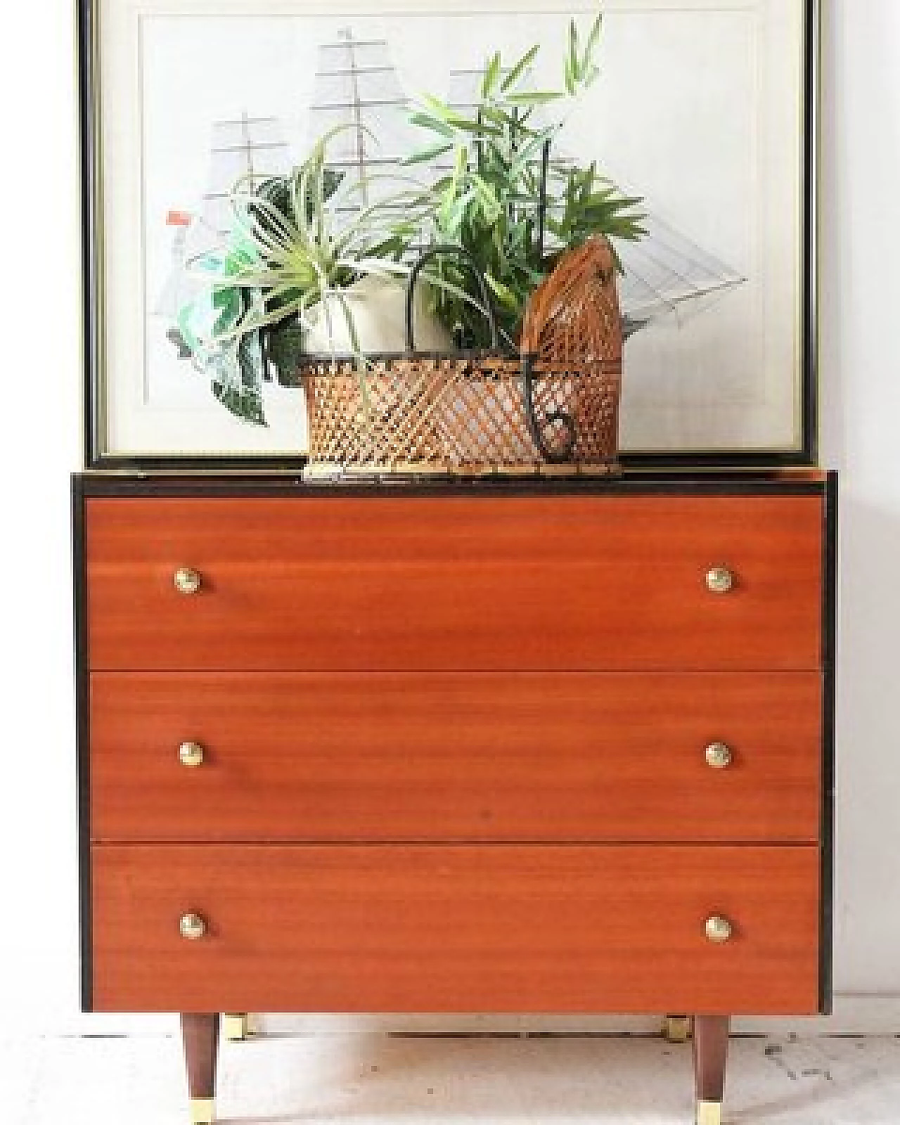 Chest of drawers in wood with black trim and gold knobs, 1960s 5