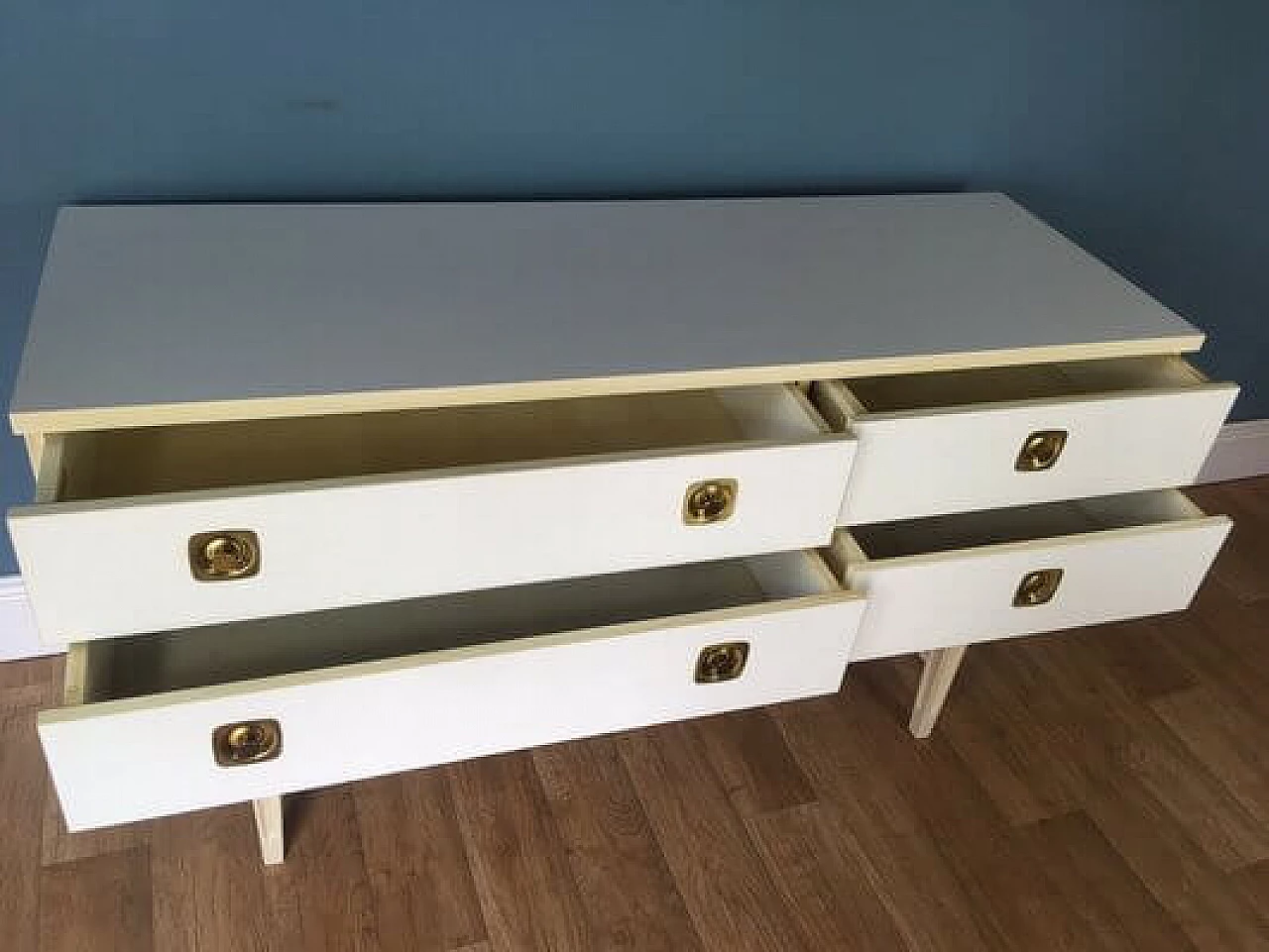 Chest of drawers in white lacquered wood by Austin Suite, 1960s 4