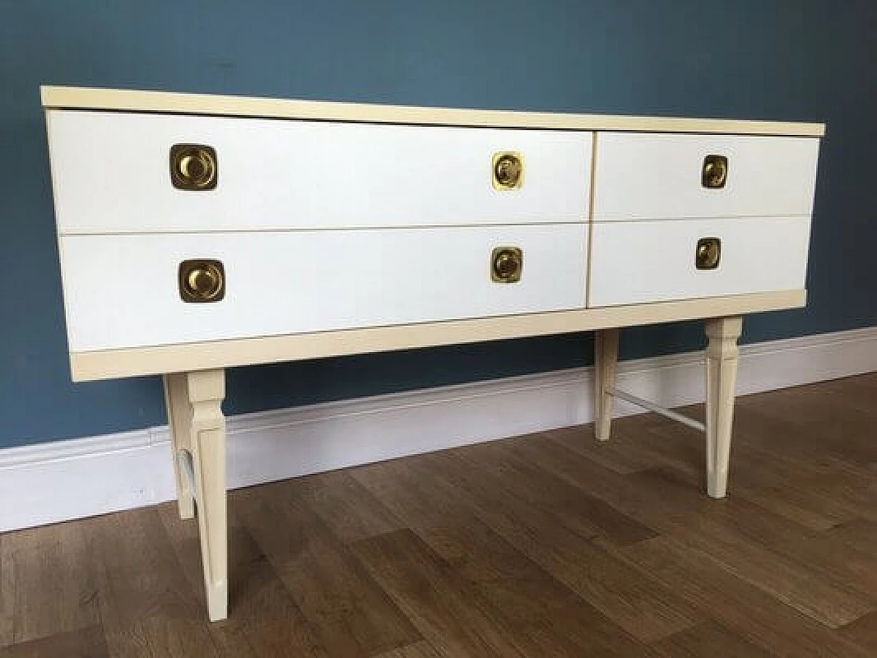 Chest of drawers in white lacquered wood by Austin Suite, 1960s 6