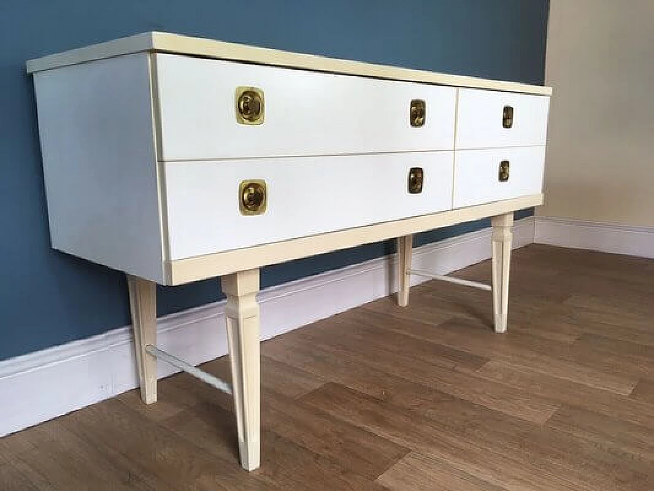 Chest of drawers in white lacquered wood by Austin Suite, 1960s 10