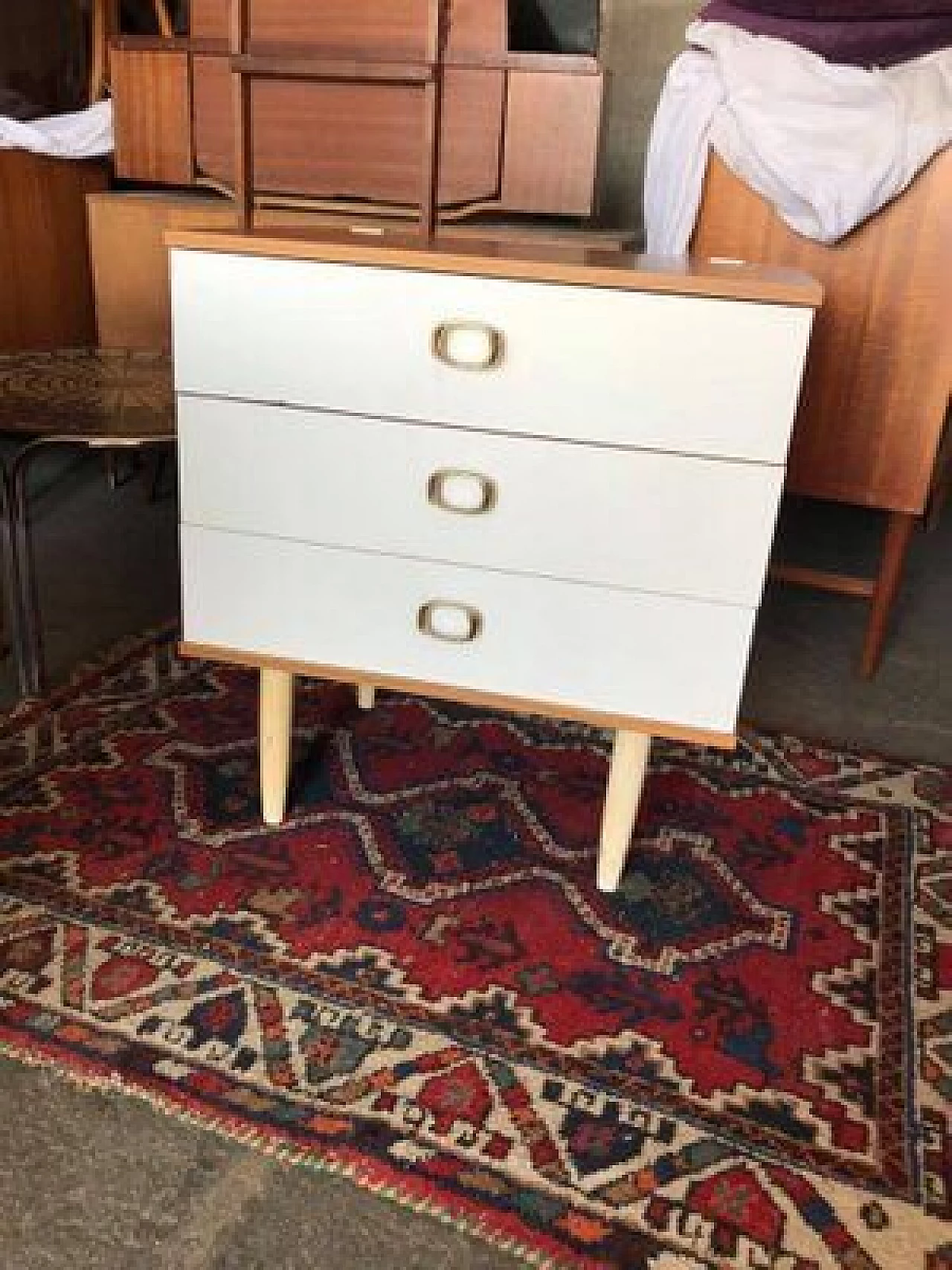 Chest of drawers in white lacquered wood, 1960s 1