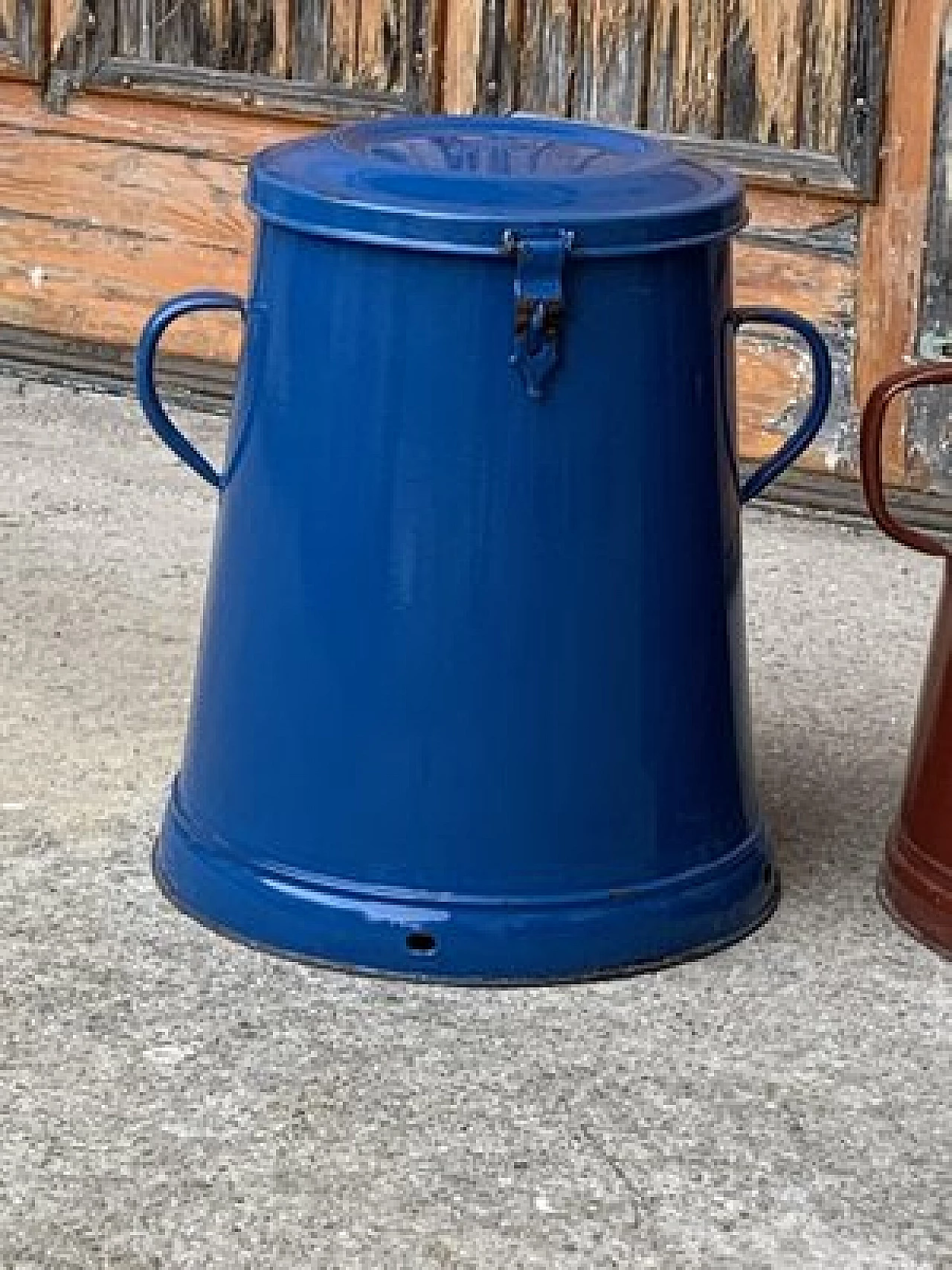 3 Containers in enameled metal in different colors, 1950s 4