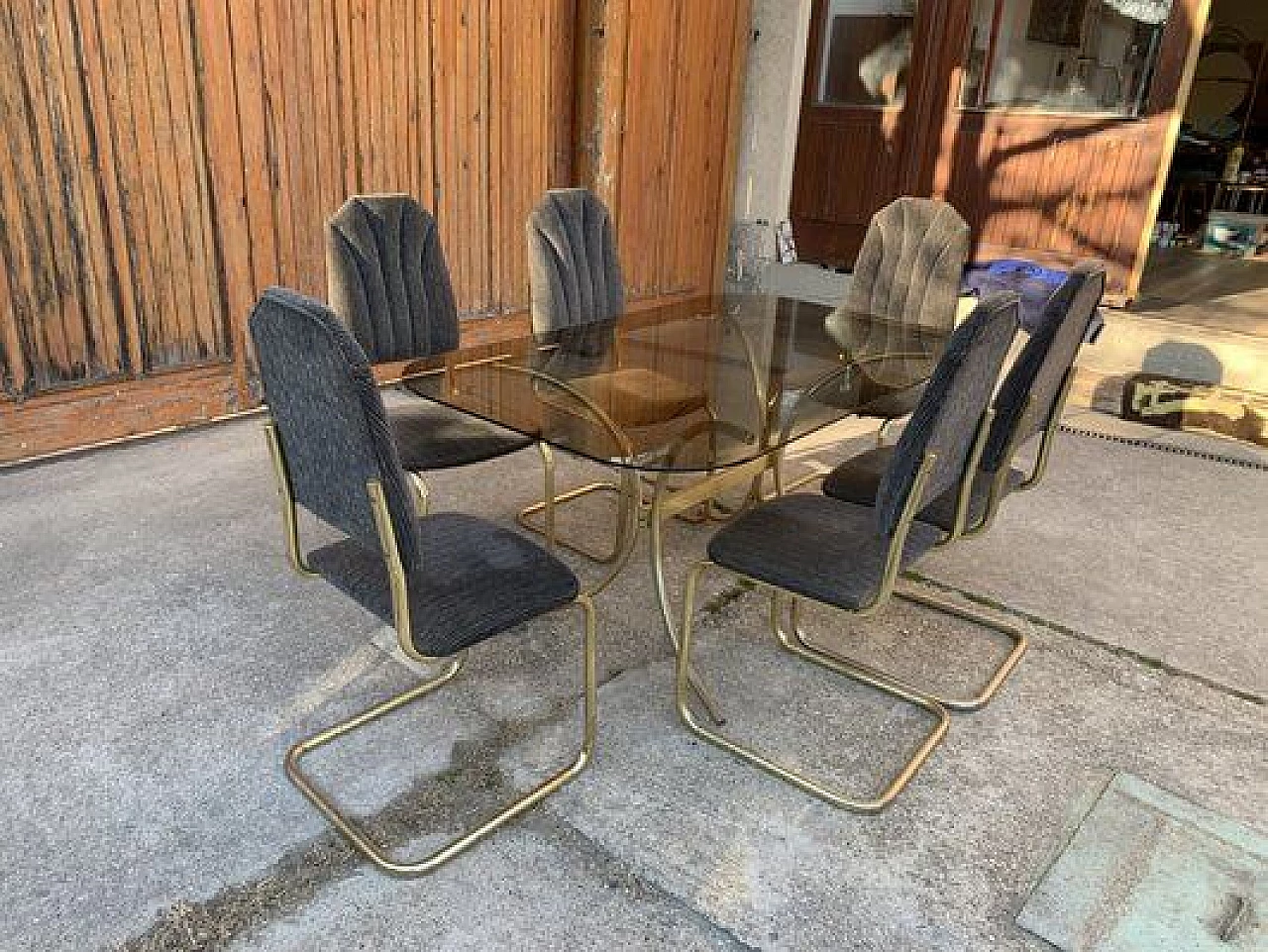 Dining table in glass with 6 chairs in brass, 1970s 1