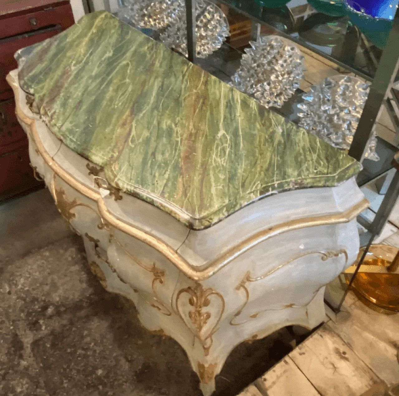 Venetian lacquered chest of drawers in Louis XV style, 19th century 7