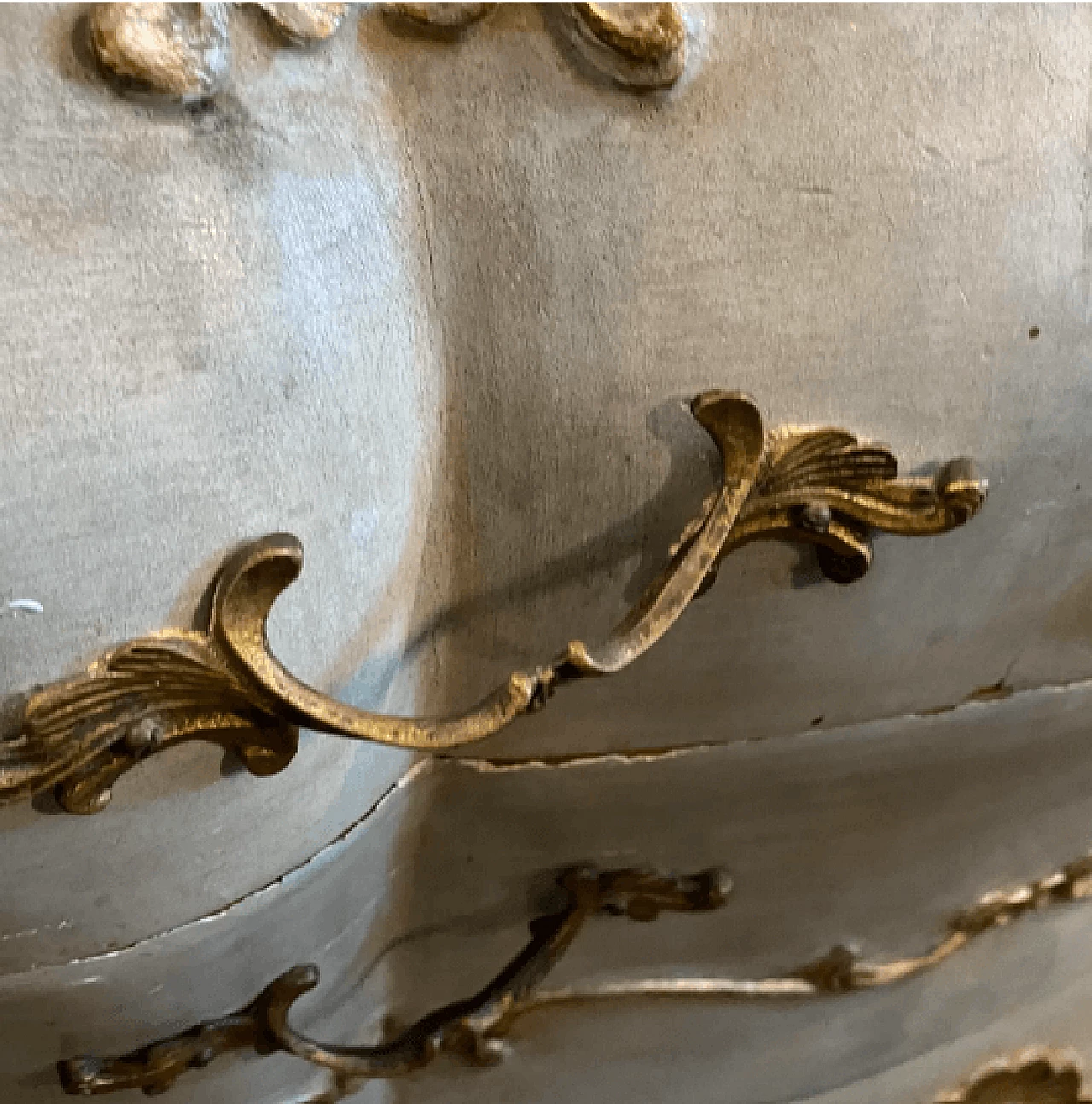 Venetian lacquered chest of drawers in Louis XV style, 19th century 8