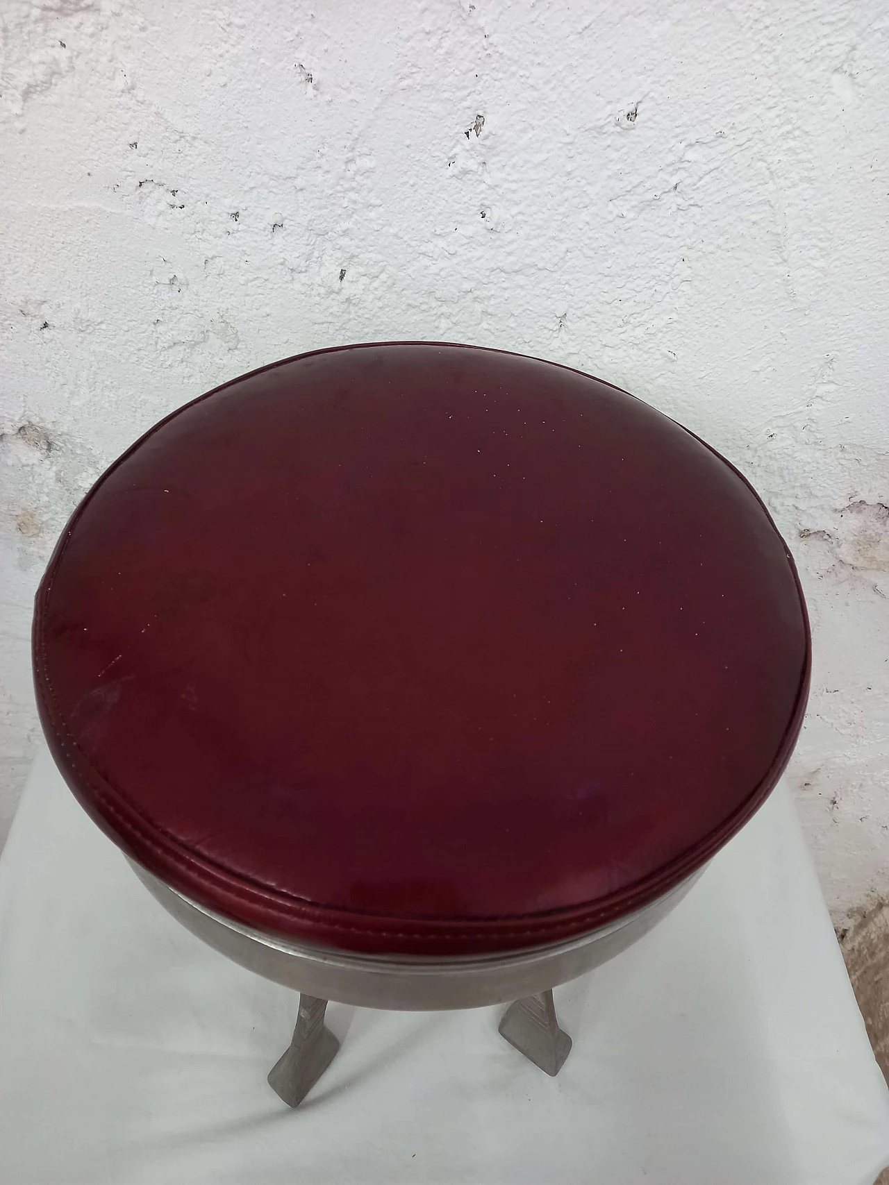 Decorative stool in vinyl and cast aluminum, 1980s 2