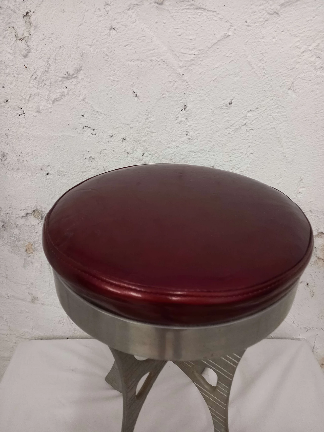 Decorative stool in vinyl and cast aluminum, 1980s 3