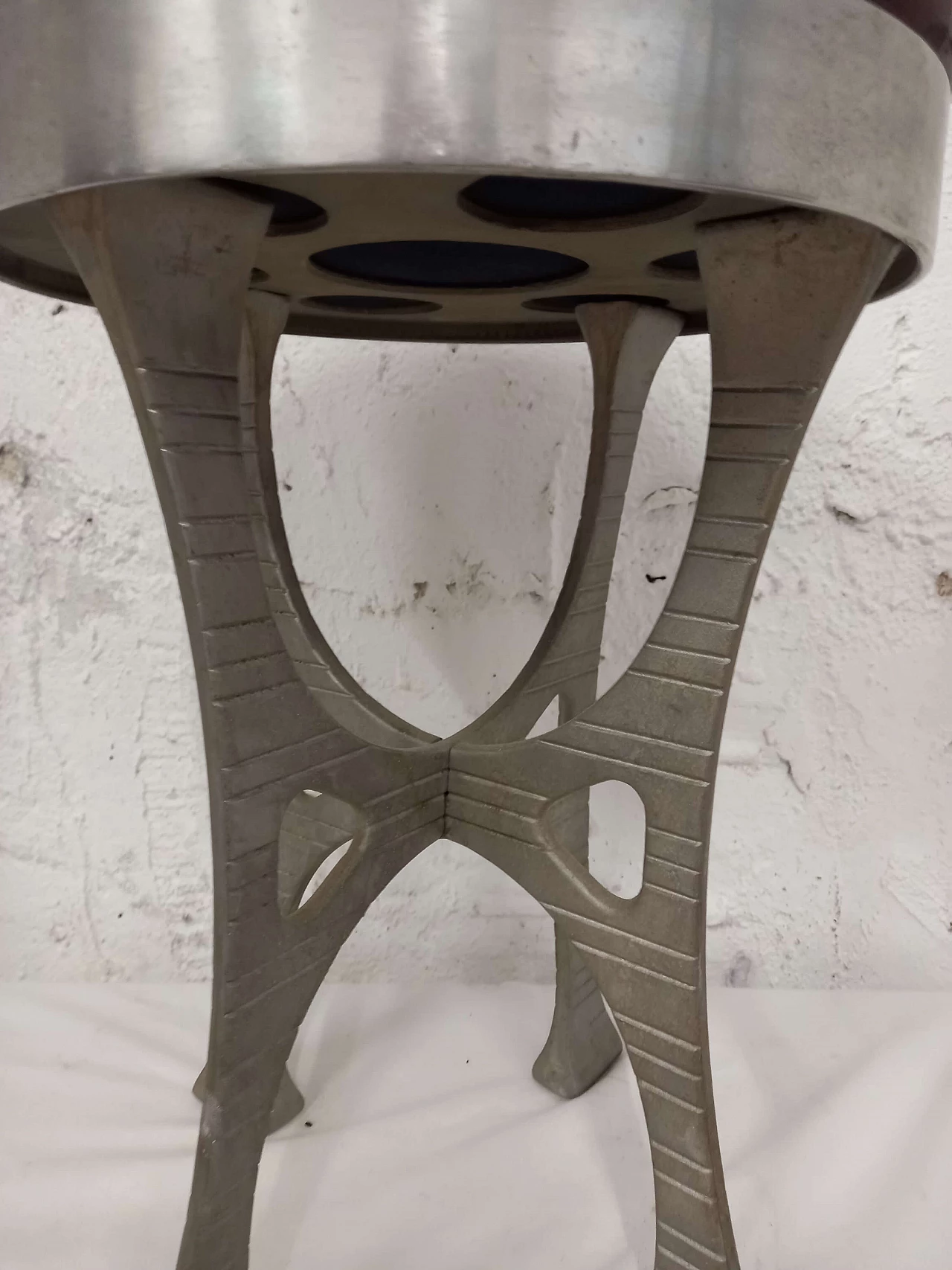 Decorative stool in vinyl and cast aluminum, 1980s 4