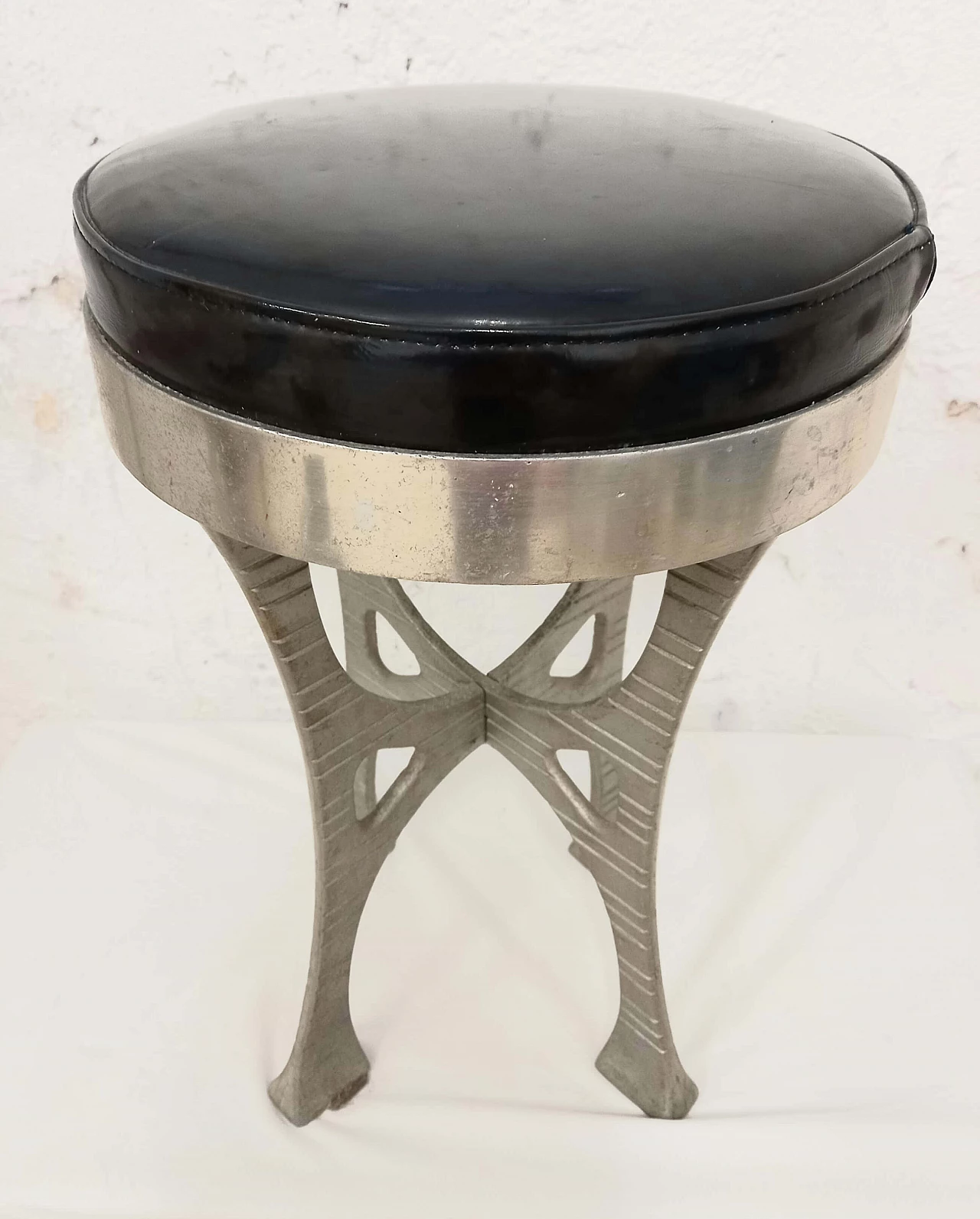 Decorative stool with seat in vinyl and cast aluminum, 1980s 1