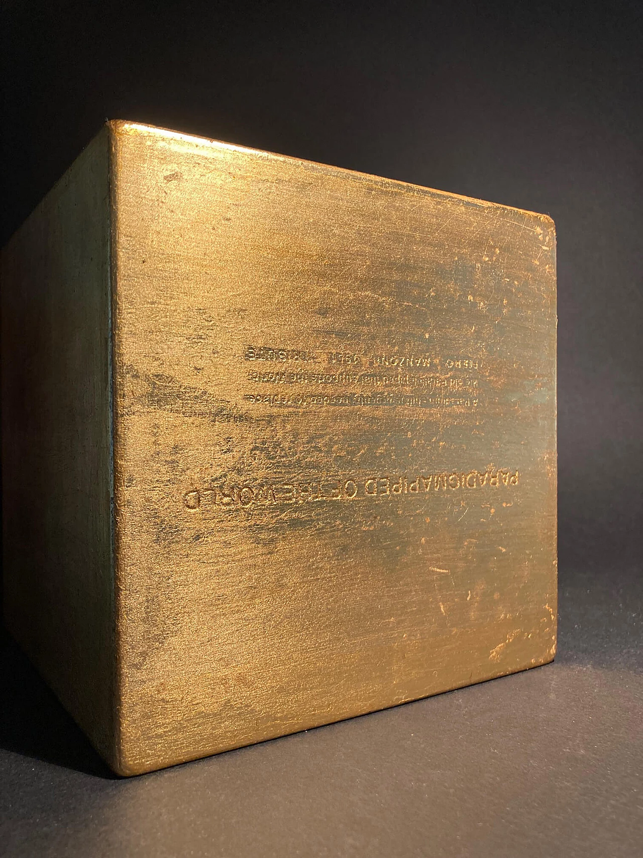 Paradigmapiped of the world - homage to Piero Manzoni 1961, marble, resin and gold leaf sculpture, 2021 17