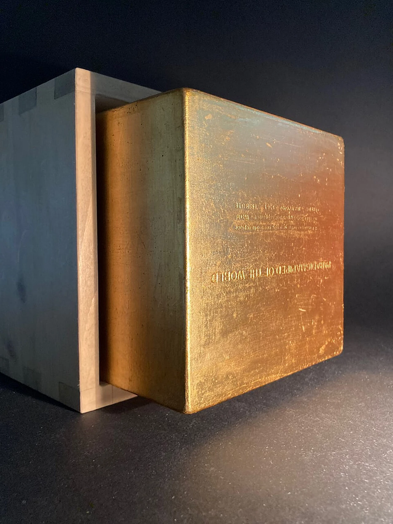 Paradigmapiped of the world - homage to Piero Manzoni 1961, marble, resin and gold leaf sculpture, 2021 32