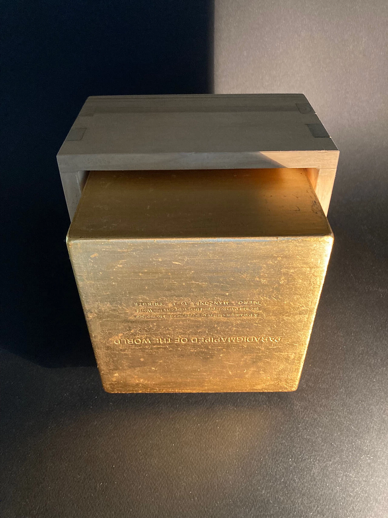 Paradigmapiped of the world - homage to Piero Manzoni 1961, marble, resin and gold leaf sculpture, 2021 34