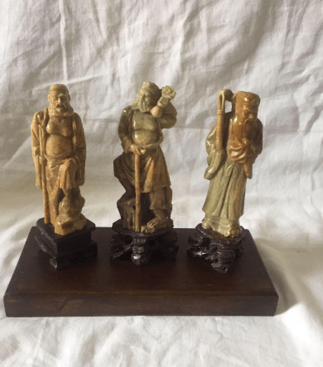 3 Chinese soapstone sculptures on a wooden base, 1930s 2