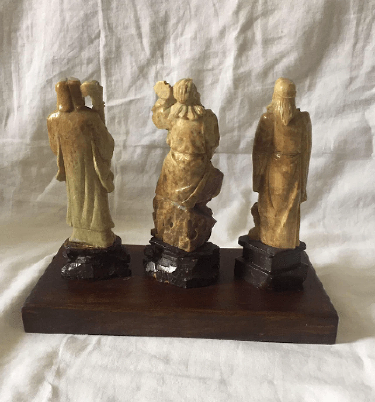 3 Chinese soapstone sculptures on a wooden base, 1930s 4