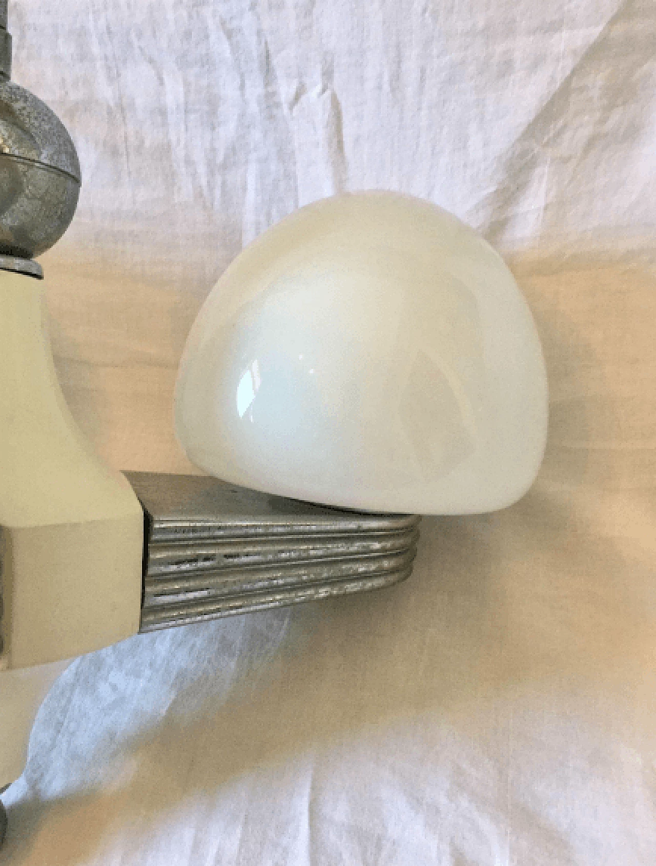 Lampadario in legno laccato, metallo e vetro opalino, anni '30 4