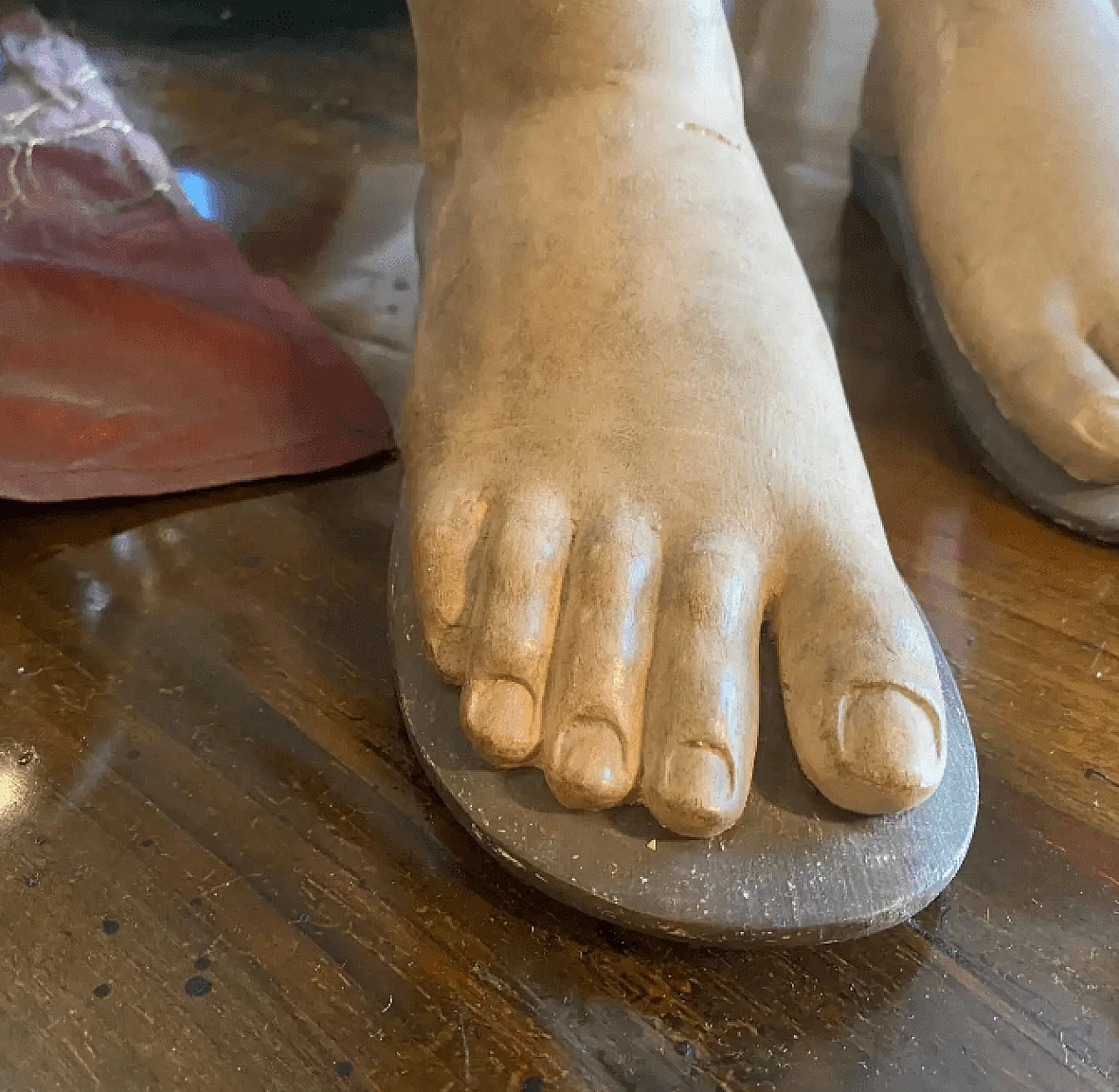 Hand-carved and lacquered wooden feet, mid-19th century 4