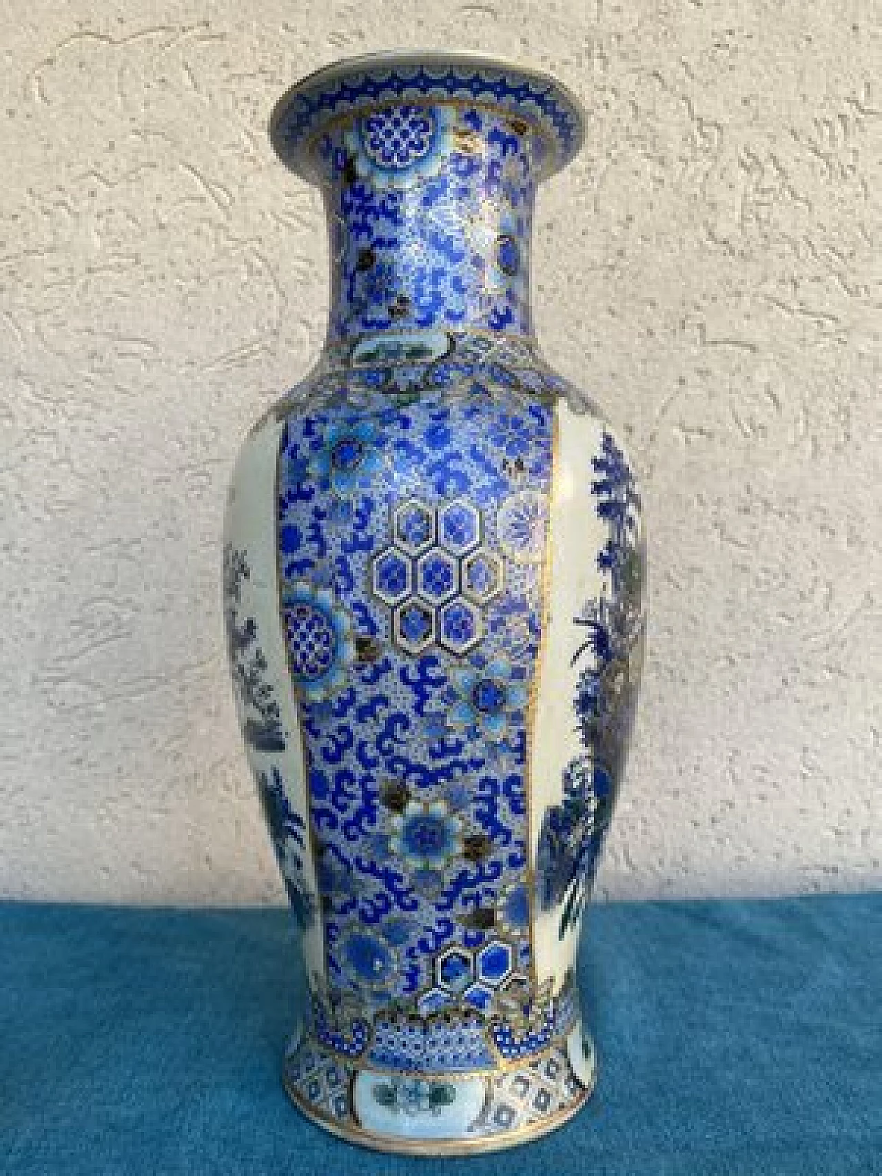 Chinese azure porcelain vase, early 20th century 3