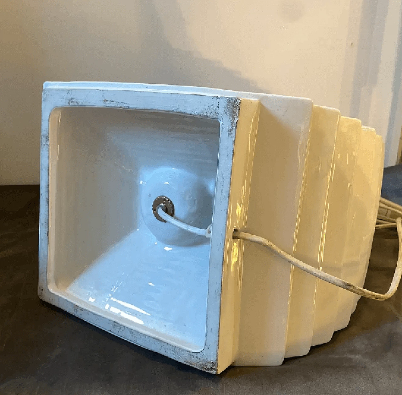 White ceramic wave table lamp, 1970s 11