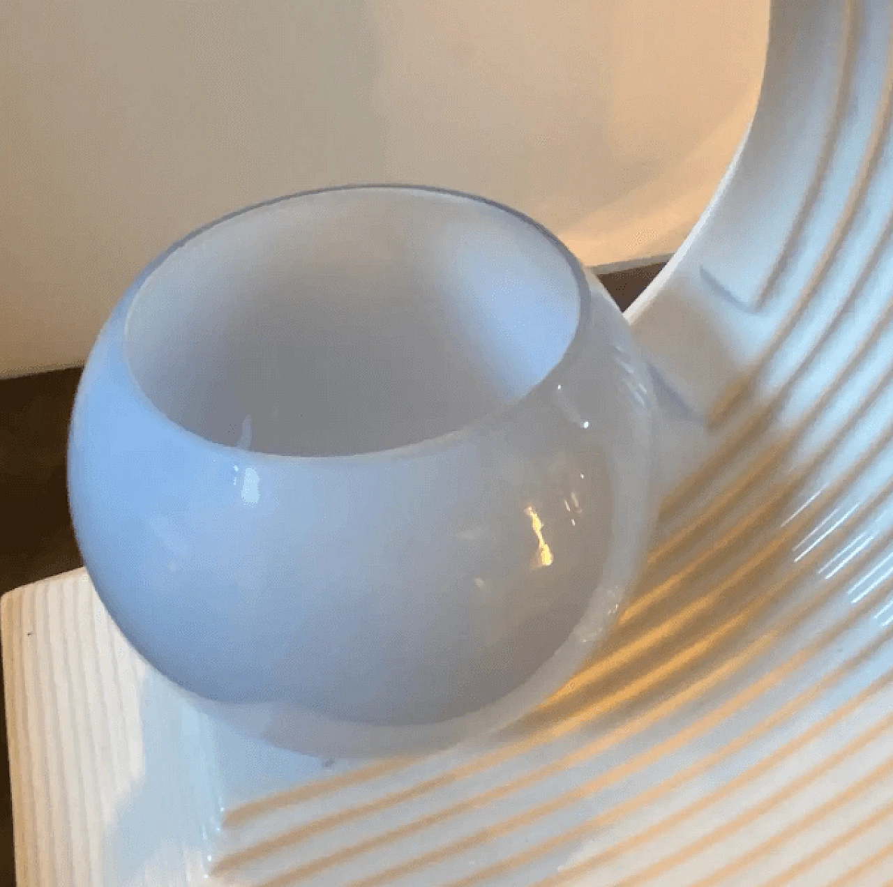 White ceramic wave table lamp, 1970s 12