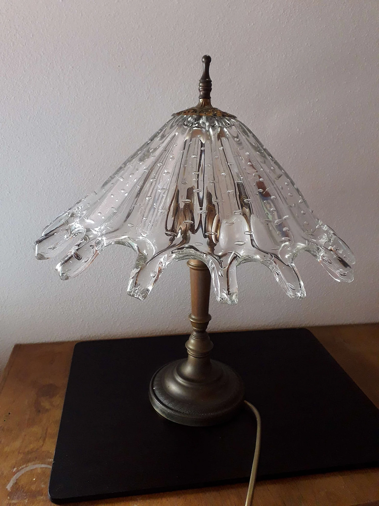 Lampada da tavolo in ottone e vetro di Murano, anni '40 1