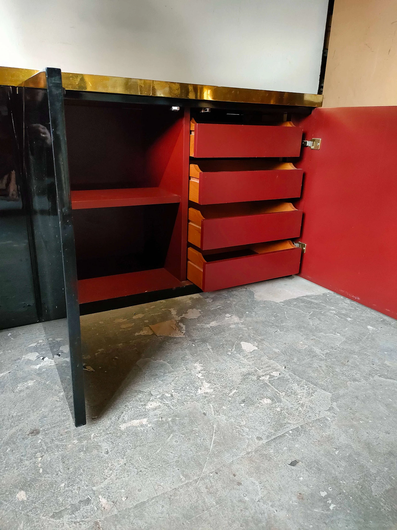 Low sideboard in black lacquered wood, 1970s 7