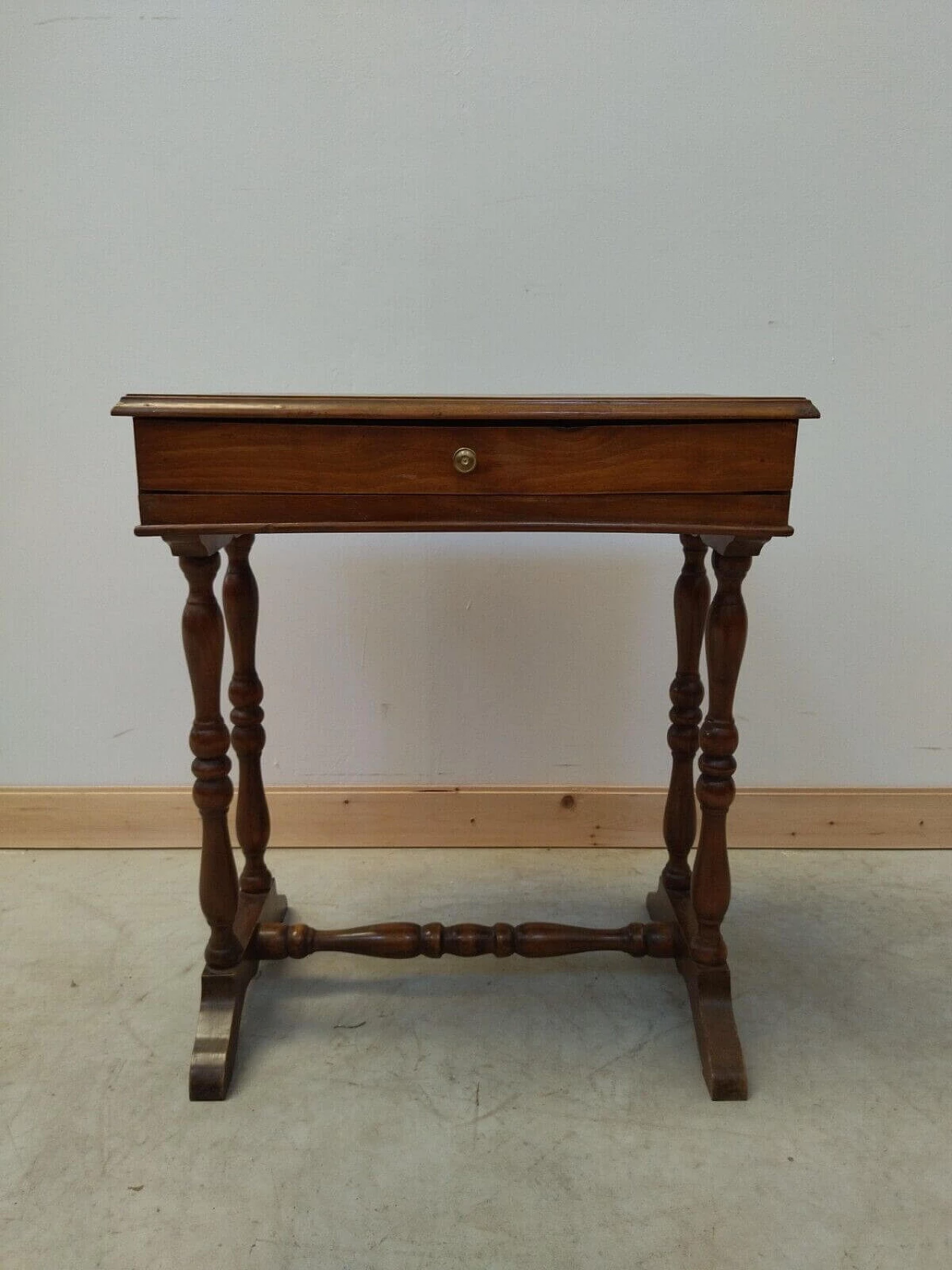 Walnut side table, late 19th century 2