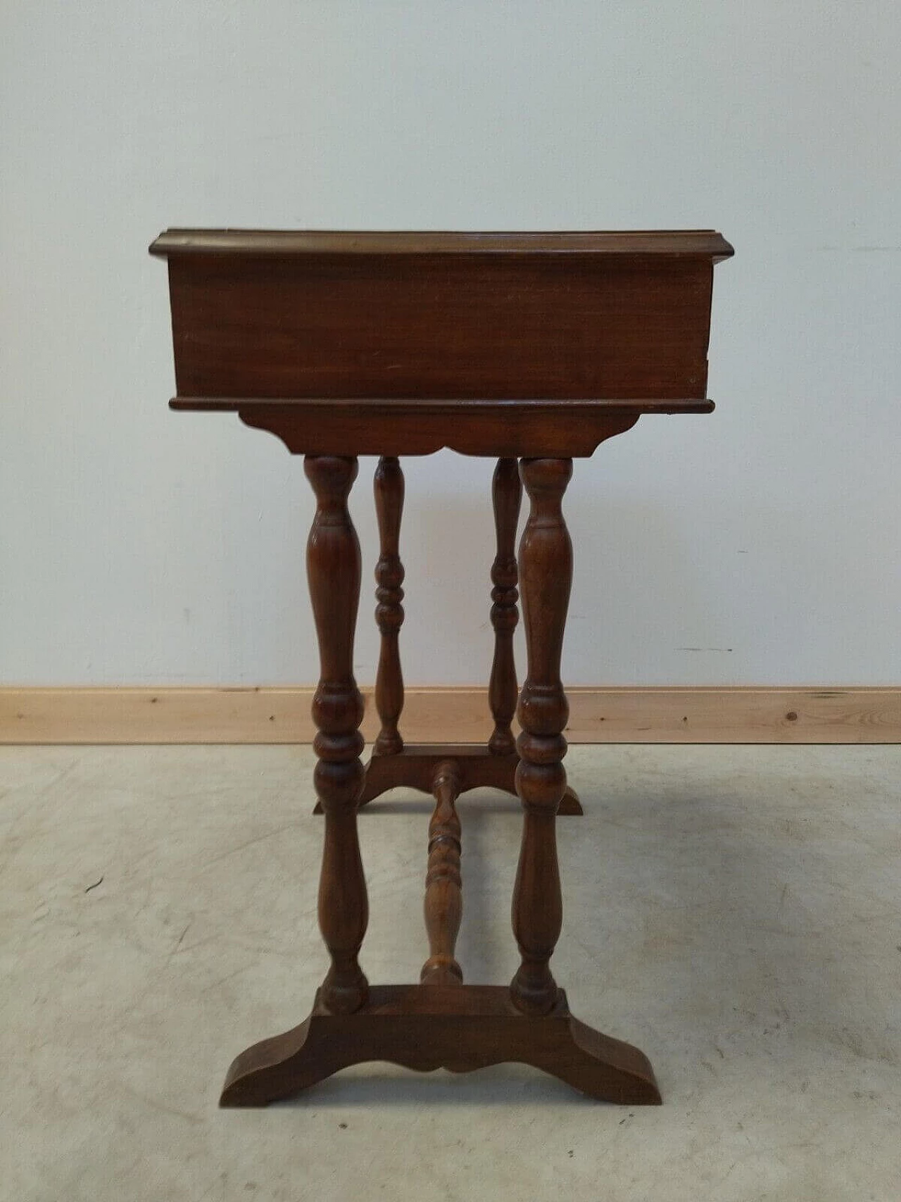 Walnut side table, late 19th century 8