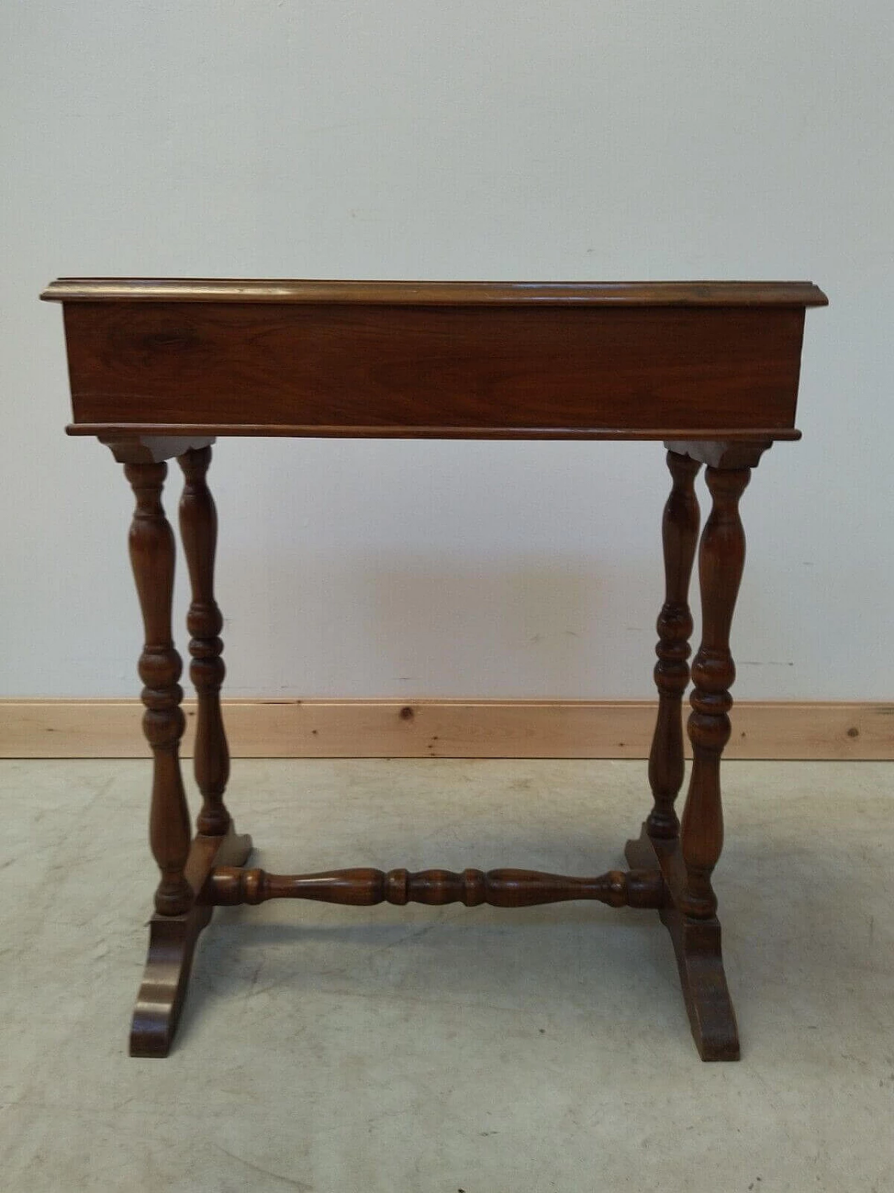 Walnut side table, late 19th century 9