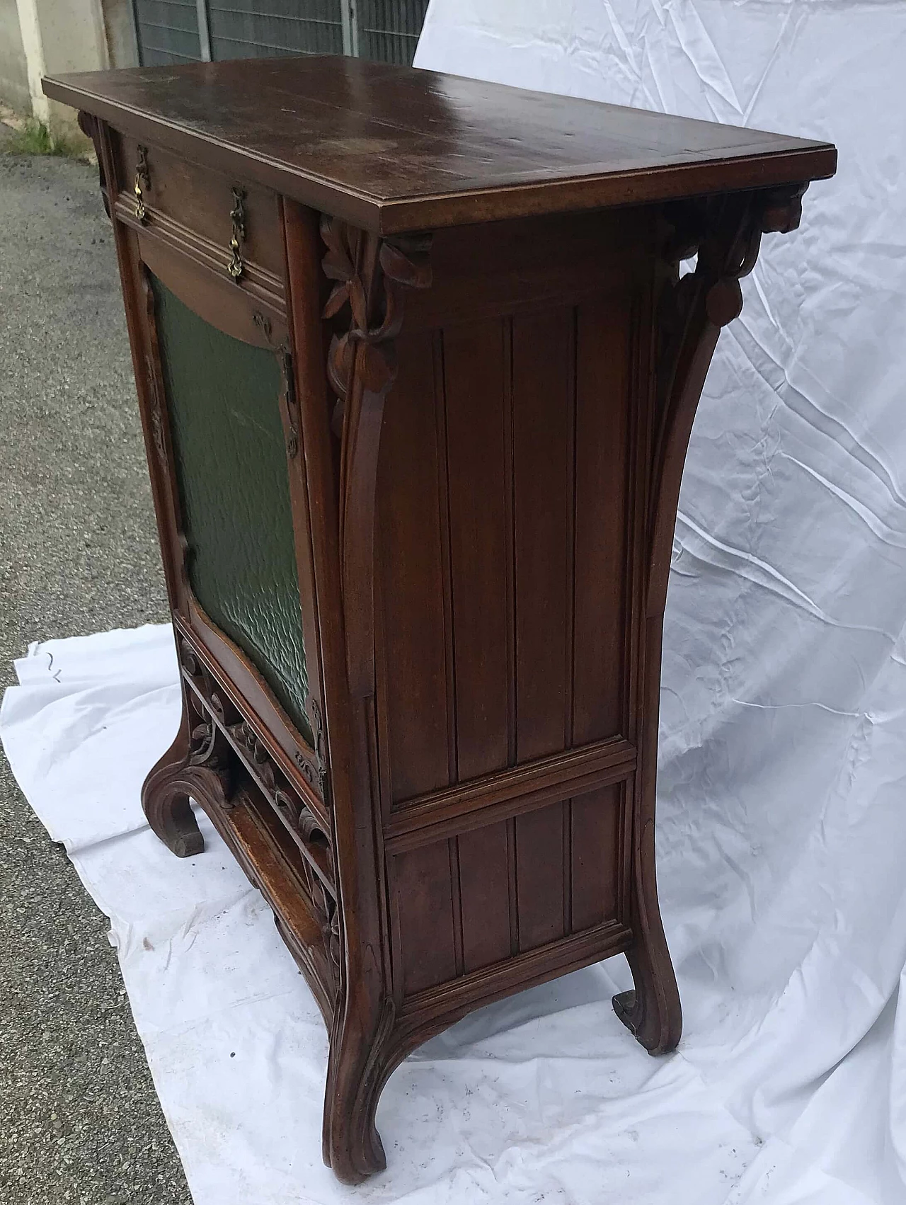 Liberty carved walnut sideboard, early 20th century 8