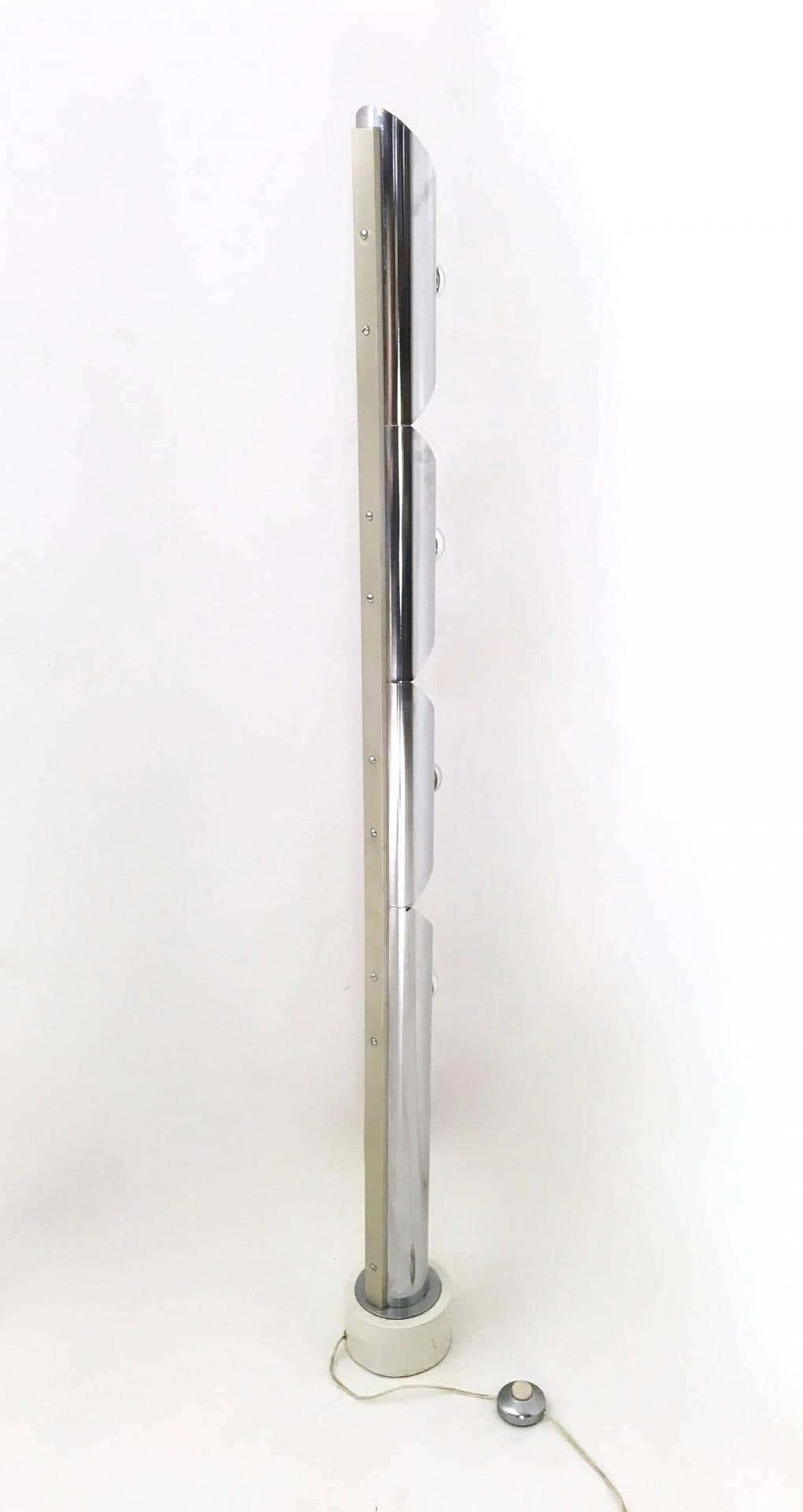 Painted metal column floor lamp attributed to Reggiani, 1970s 2