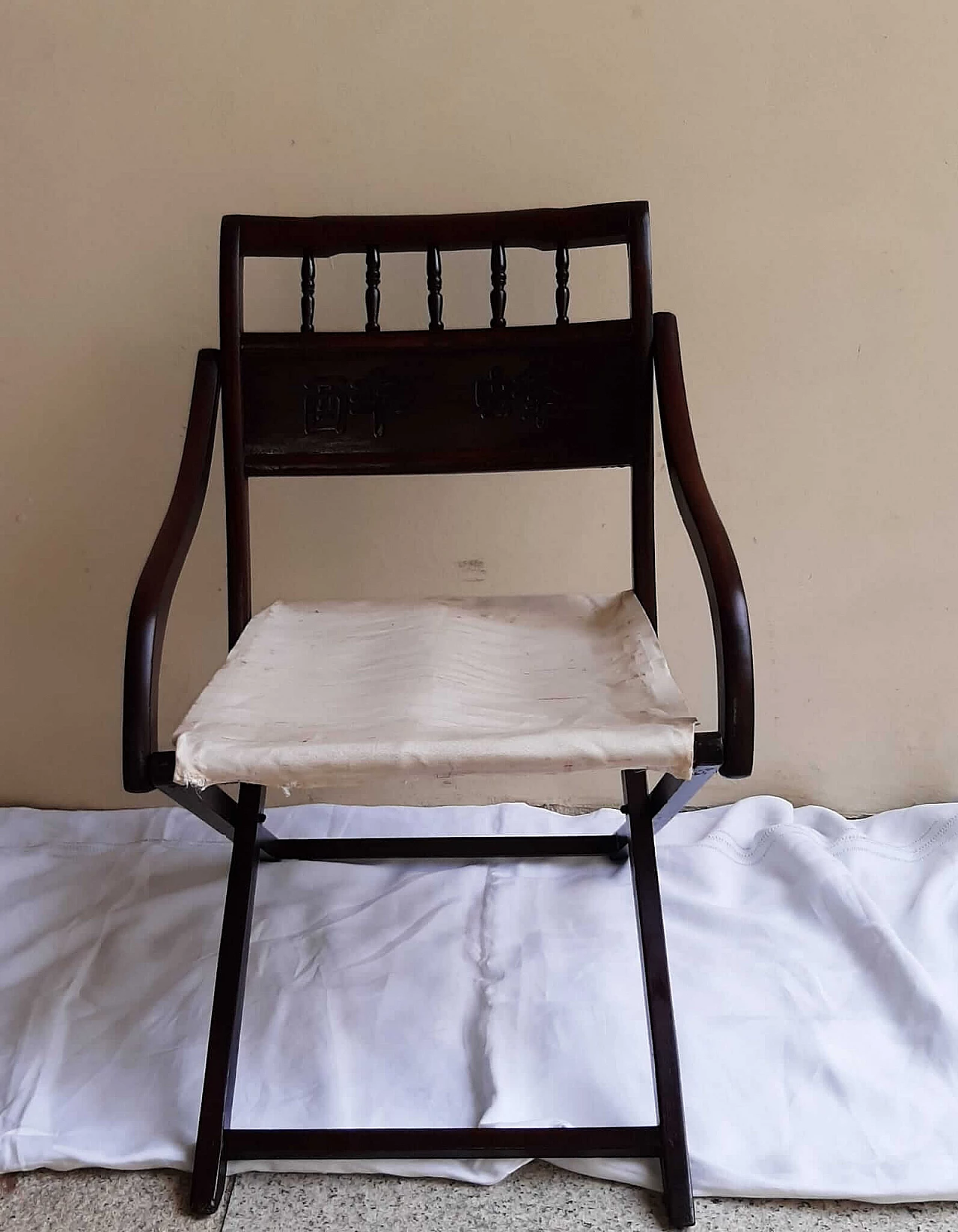 Pair of Chinese folding wooden chairs, 1930s 3